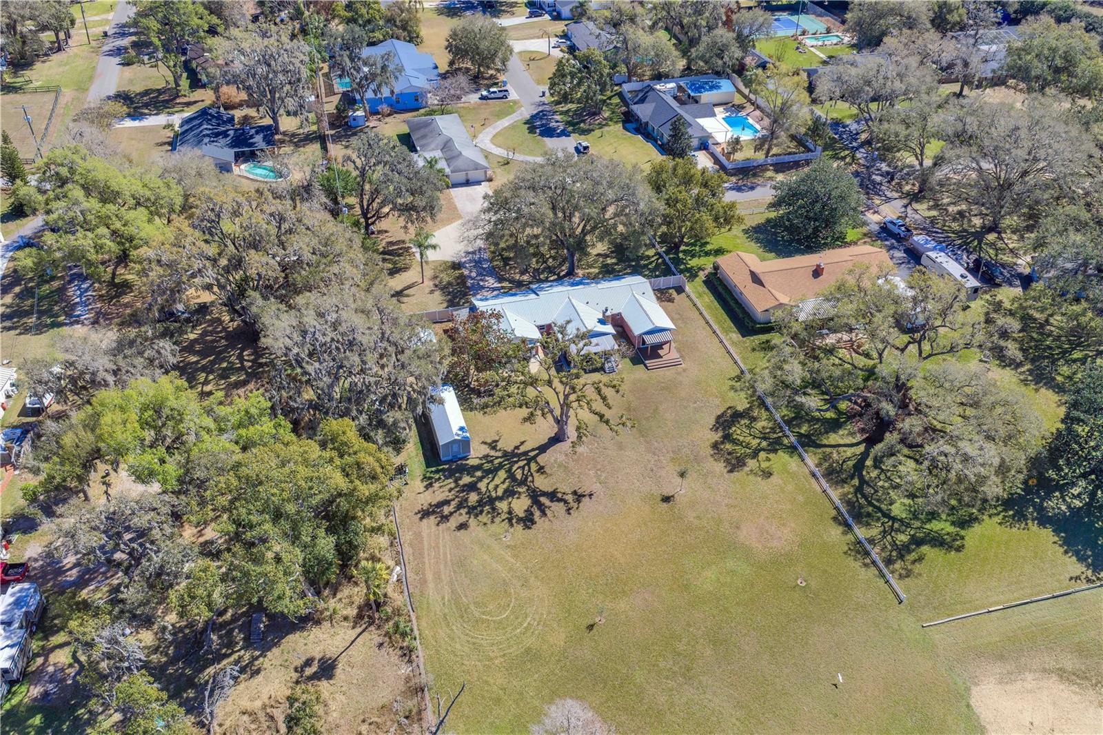 VALRICO LAKE ESTATES - Residential