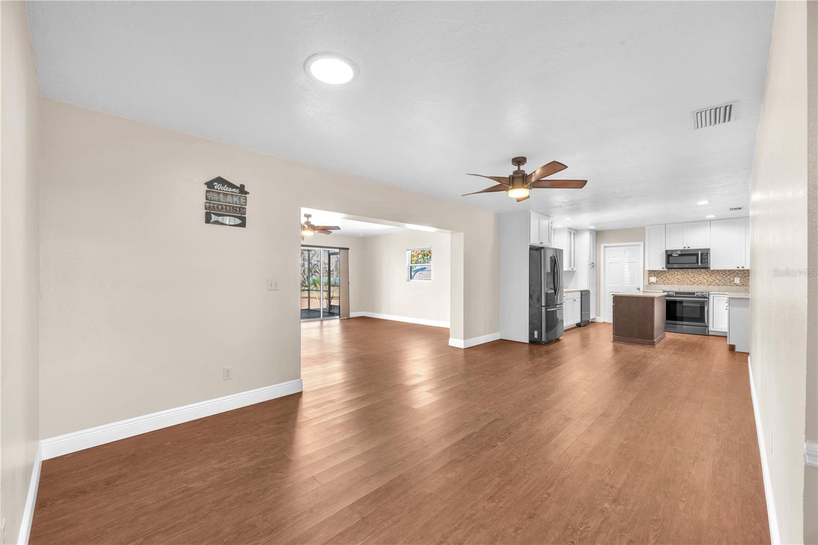 VALRICO LAKE ESTATES - Residential