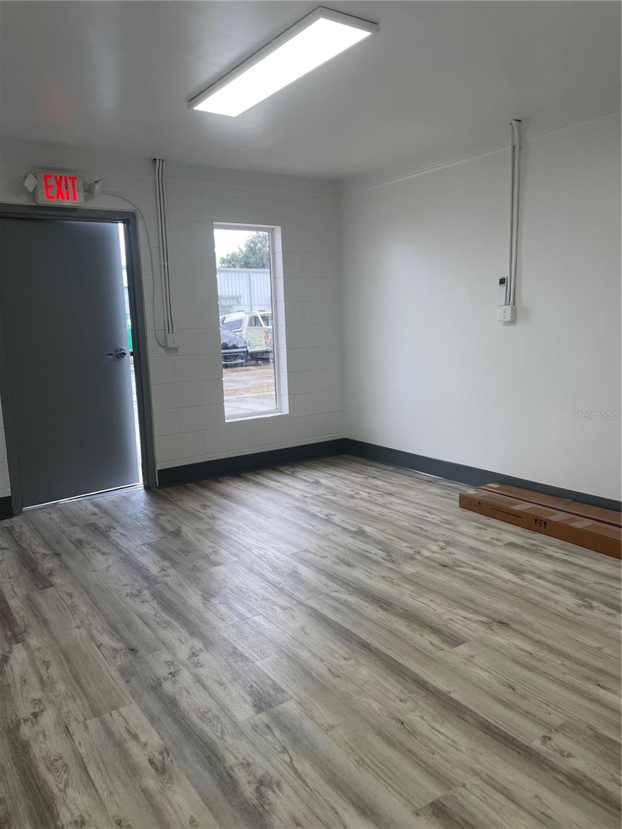 MARY JESS COMMERCE CENTER PROP - Commercial Lease