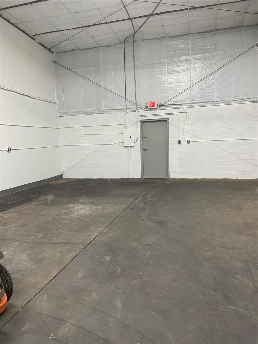 MARY JESS COMMERCE CENTER PROP - Commercial Lease