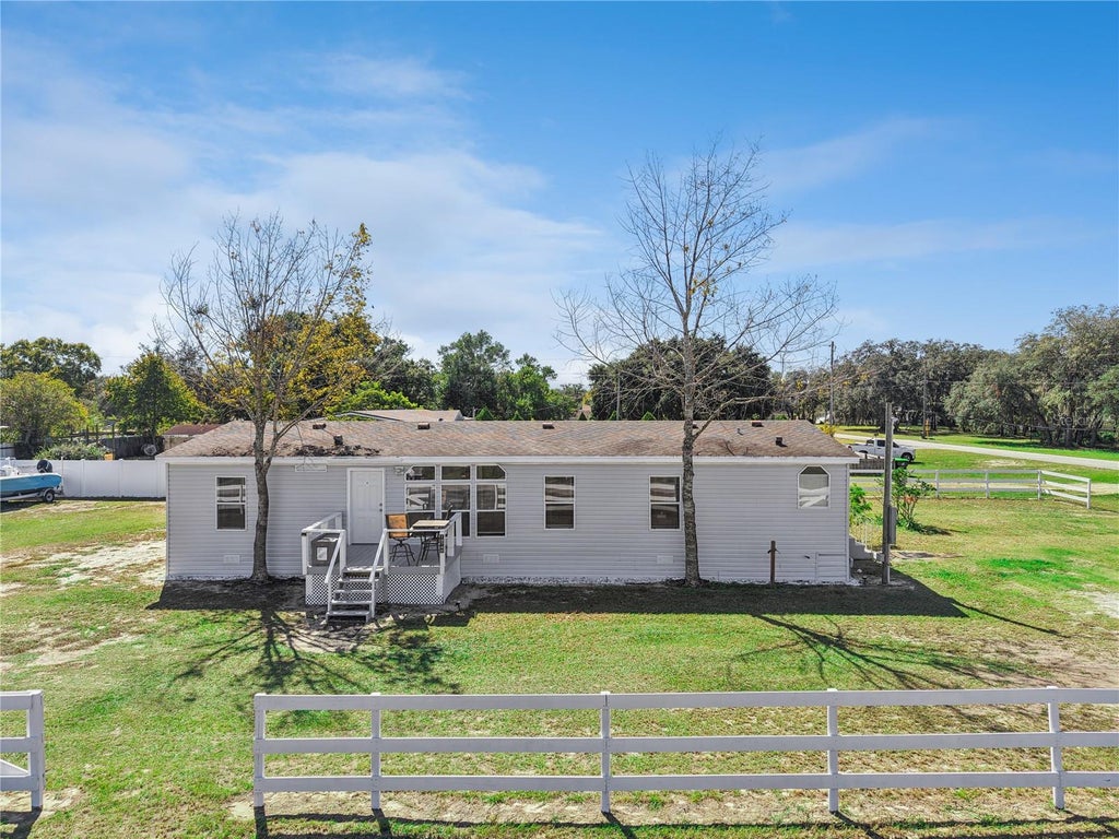 Photo of 13740 Massachusetts Ave, Astatula, FL 34705 (MLS # G5119485)