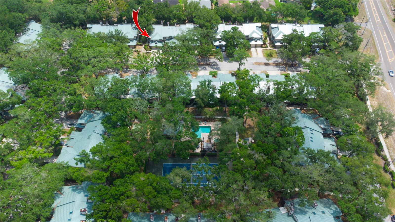 LAUREL OAKS AT COUNTRY WOODS CONDO - Residential
