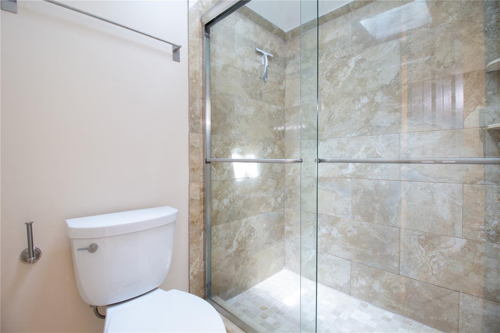 LAUREL OAKS AT COUNTRY WOODS CONDO - Residential