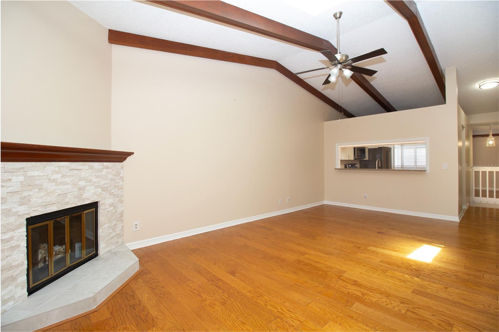 LAUREL OAKS AT COUNTRY WOODS CONDO - Residential