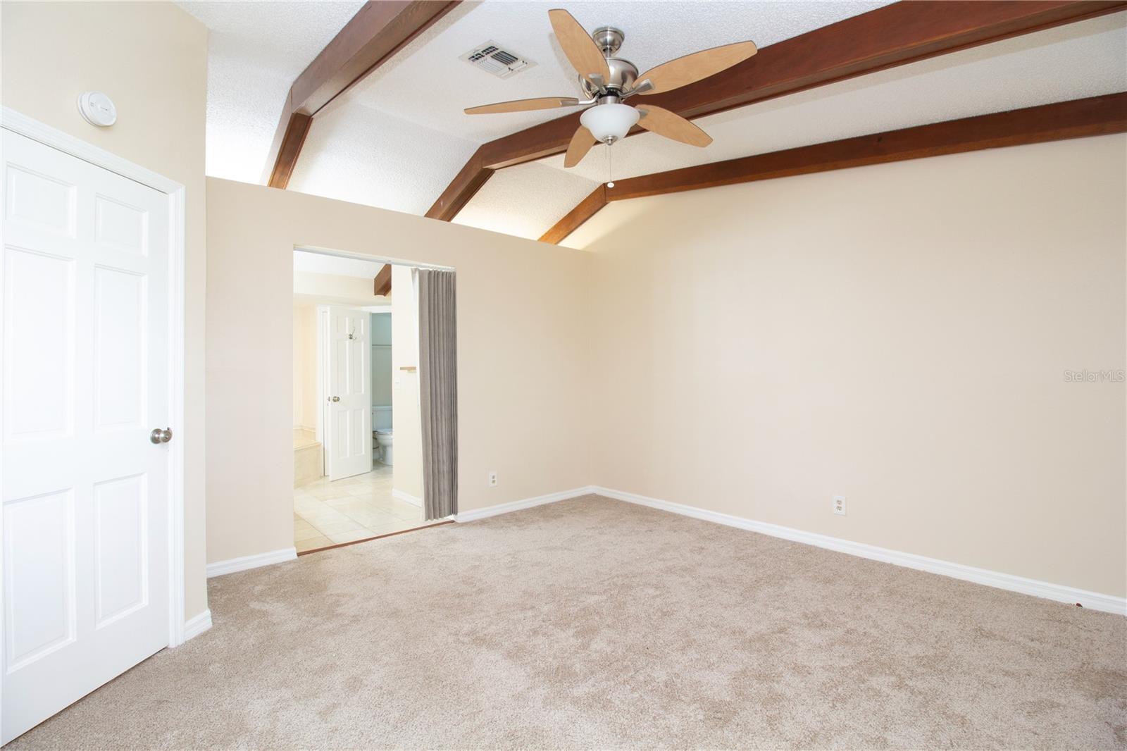 LAUREL OAKS AT COUNTRY WOODS CONDO - Residential