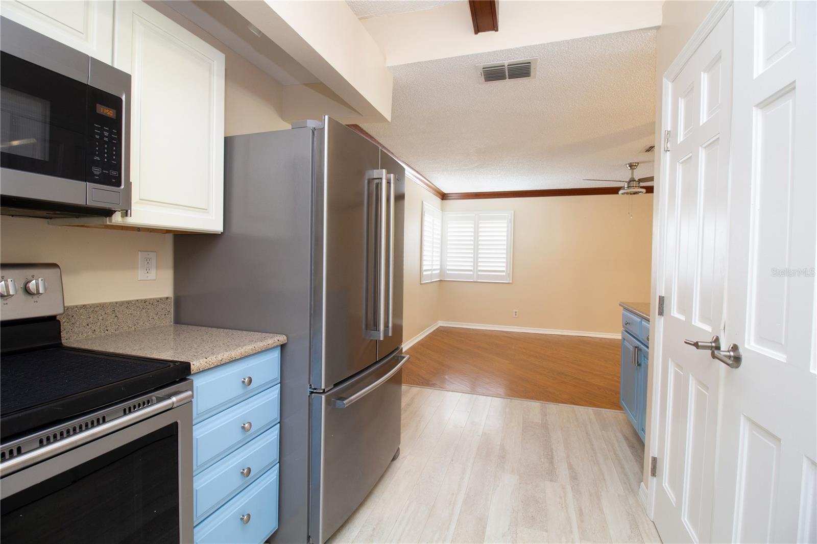 LAUREL OAKS AT COUNTRY WOODS CONDO - Residential