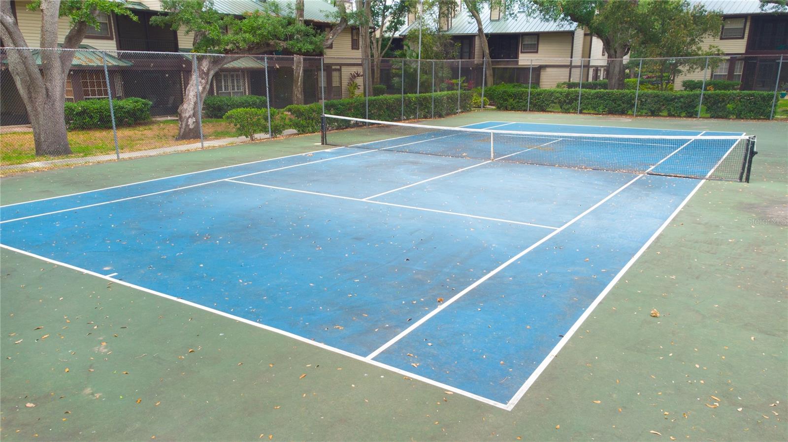LAUREL OAKS AT COUNTRY WOODS CONDO - Residential