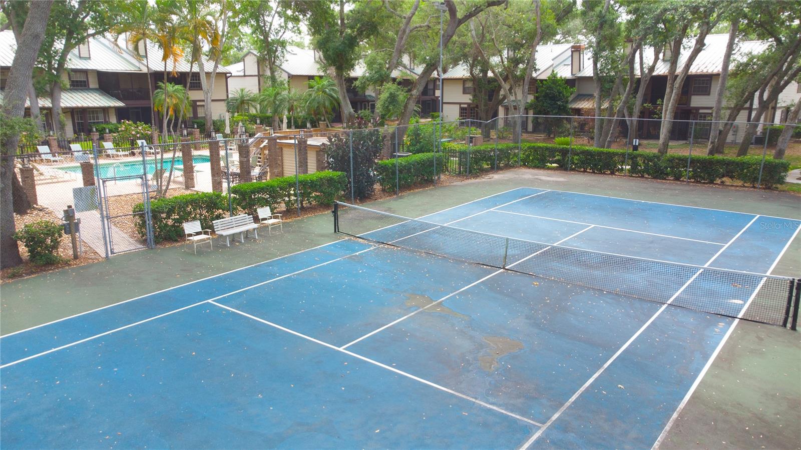 LAUREL OAKS AT COUNTRY WOODS CONDO - Residential