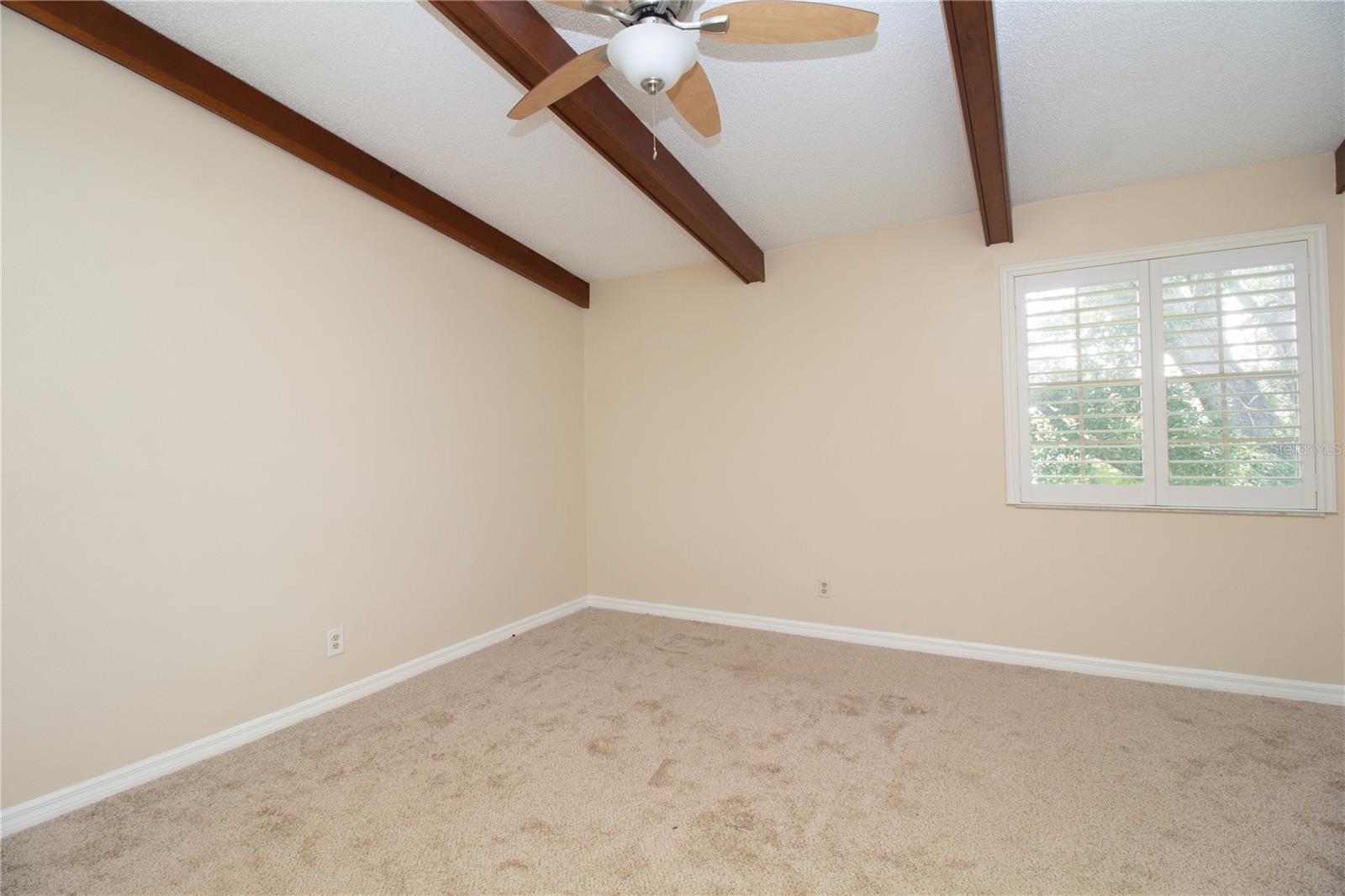 LAUREL OAKS AT COUNTRY WOODS CONDO - Residential
