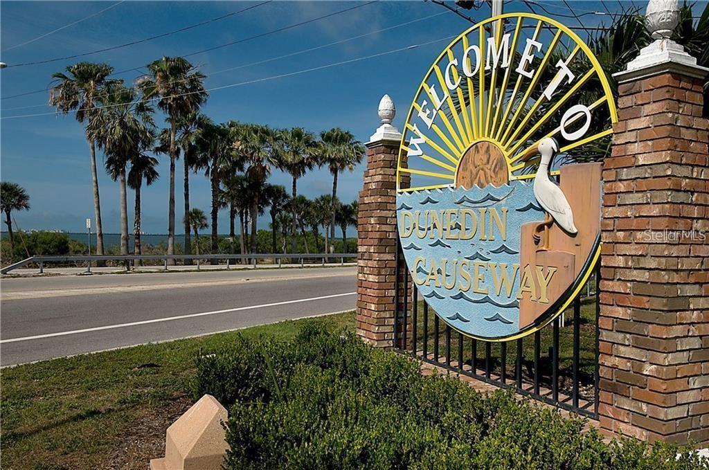 LAUREL OAKS AT COUNTRY WOODS CONDO - Residential