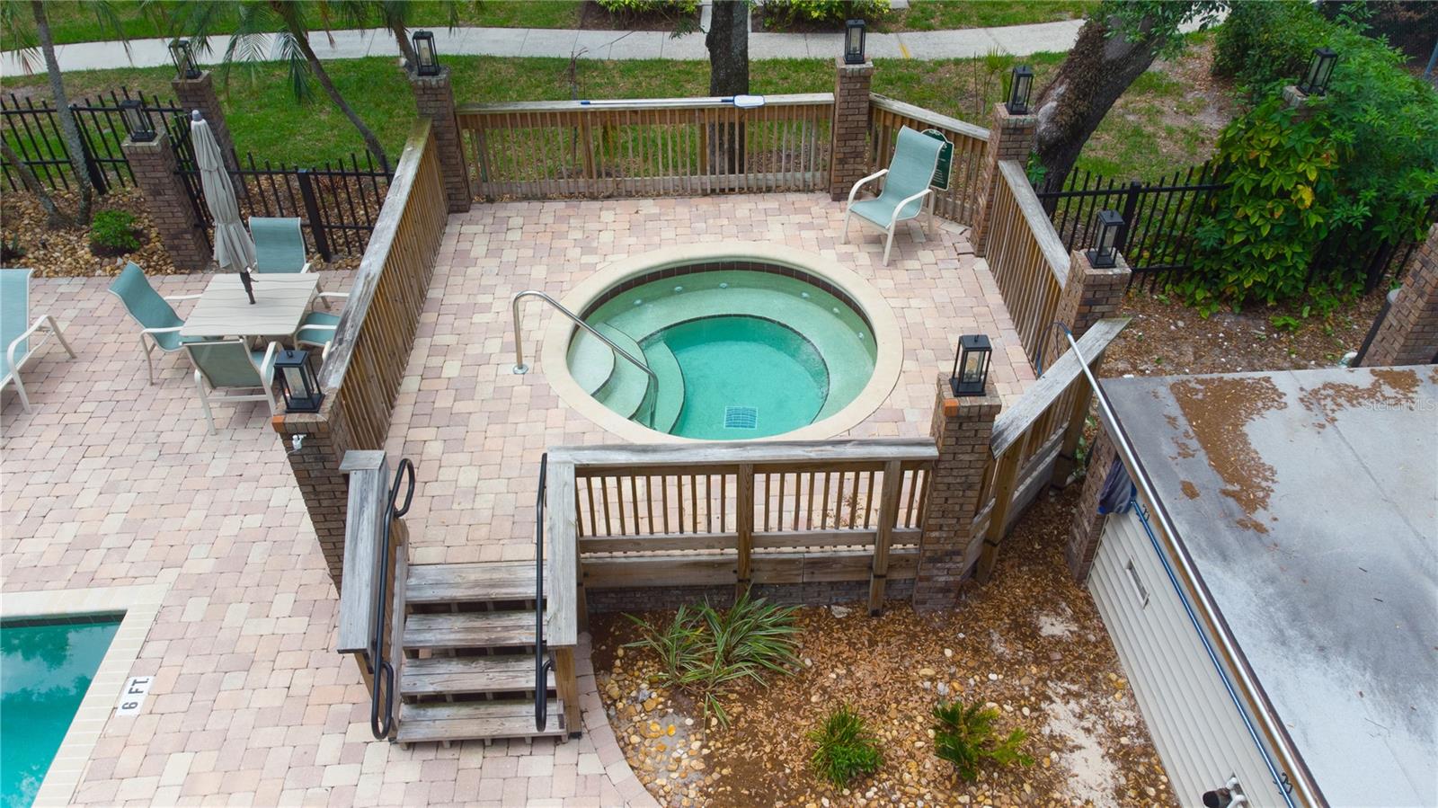 LAUREL OAKS AT COUNTRY WOODS CONDO - Residential