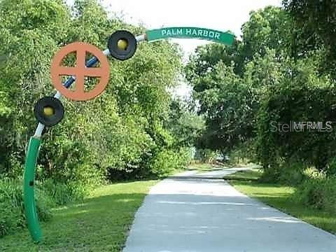 LAUREL OAKS AT COUNTRY WOODS CONDO - Residential