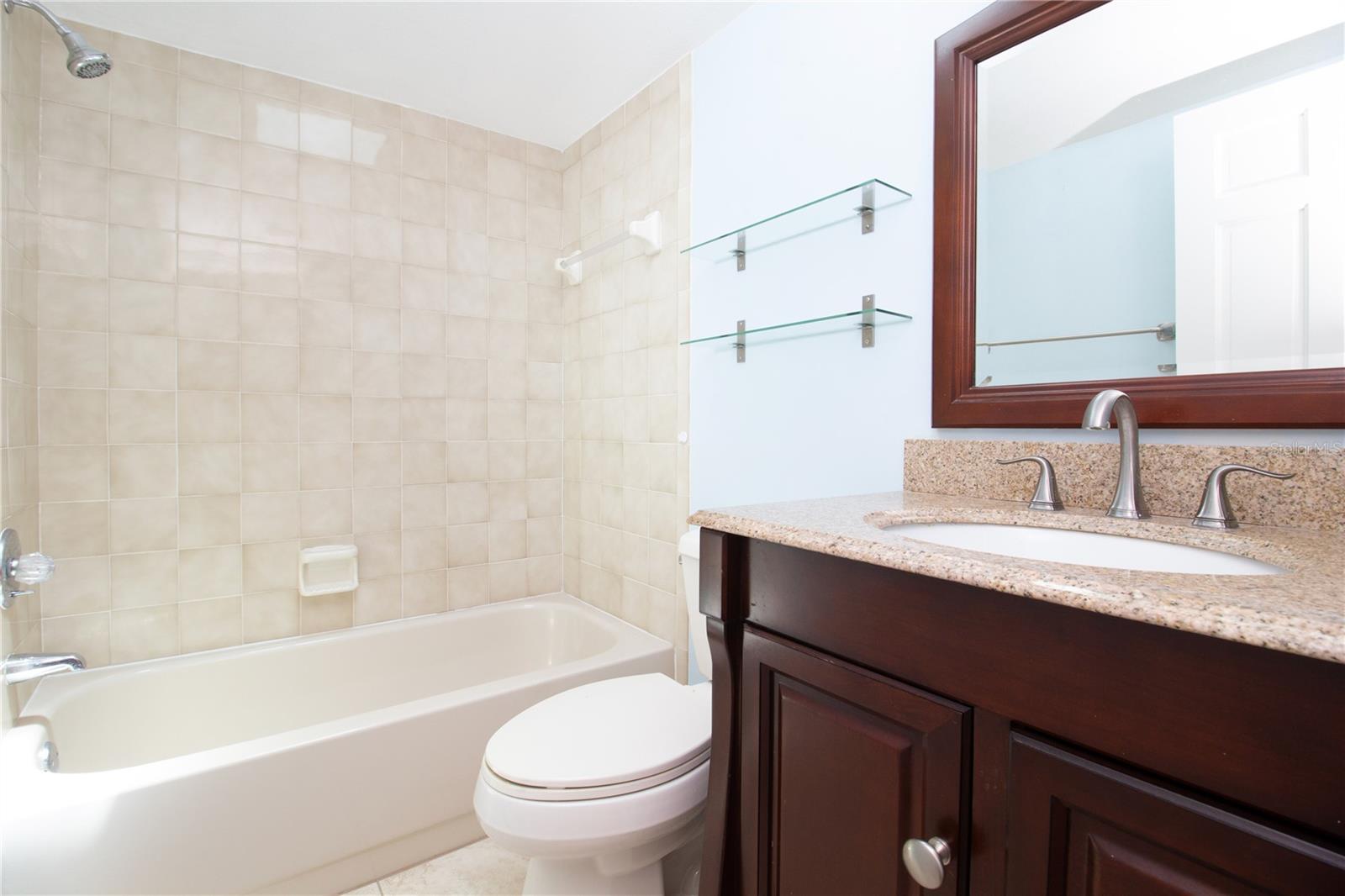 LAUREL OAKS AT COUNTRY WOODS CONDO - Residential