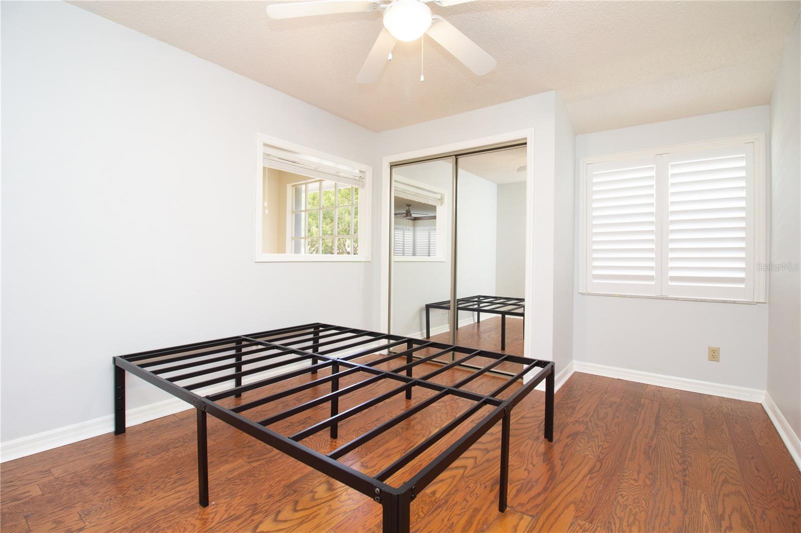 LAUREL OAKS AT COUNTRY WOODS CONDO - Residential