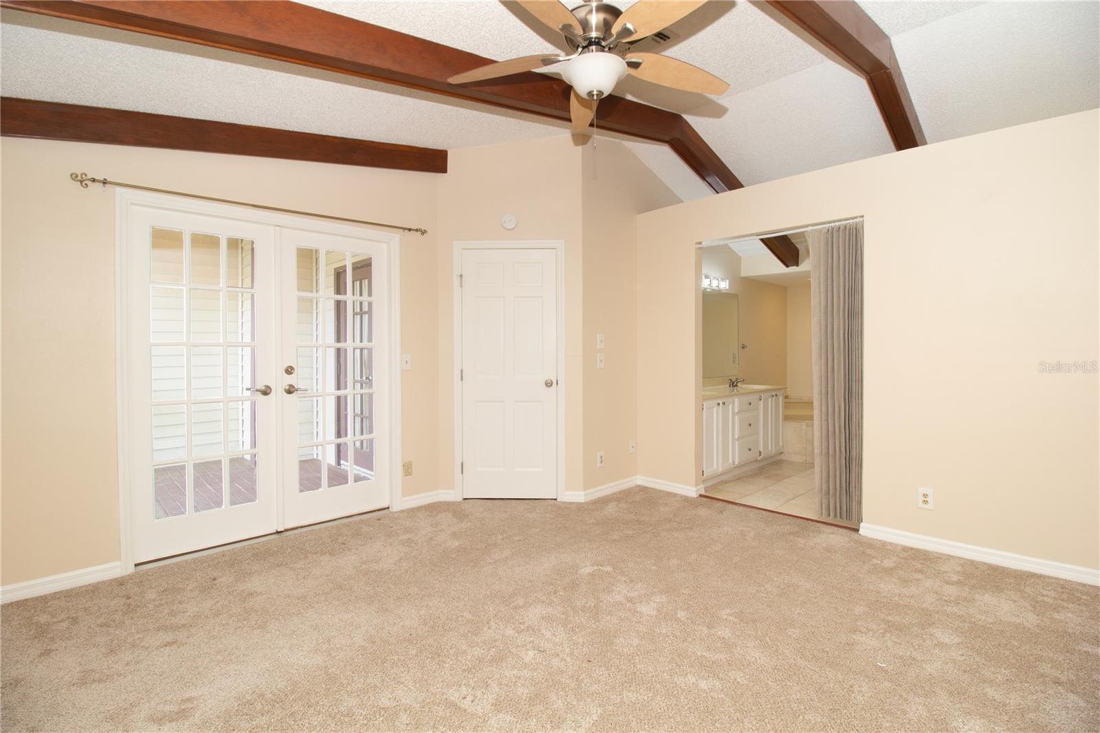 LAUREL OAKS AT COUNTRY WOODS CONDO - Residential