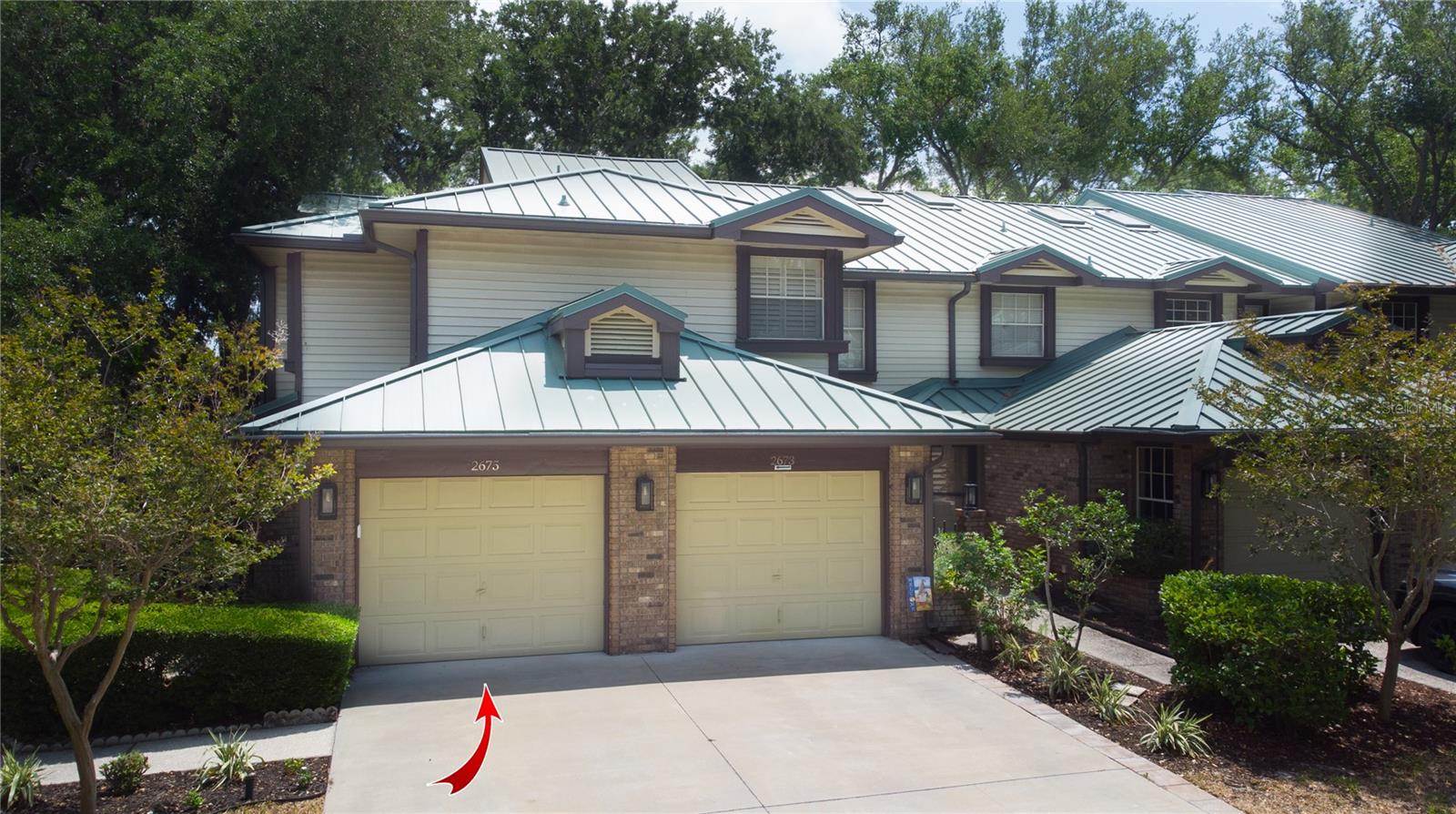 LAUREL OAKS AT COUNTRY WOODS CONDO - Residential