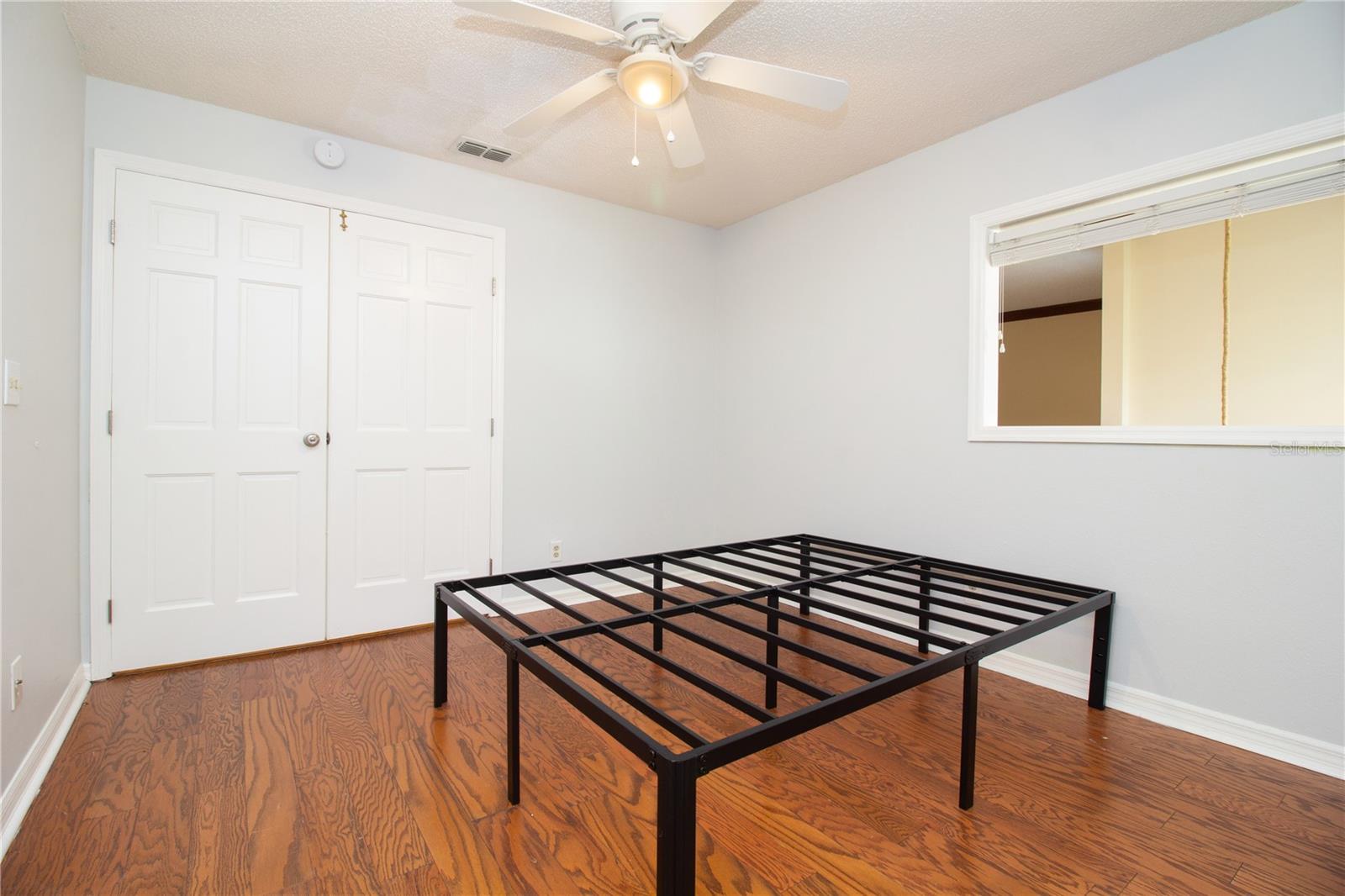 LAUREL OAKS AT COUNTRY WOODS CONDO - Residential