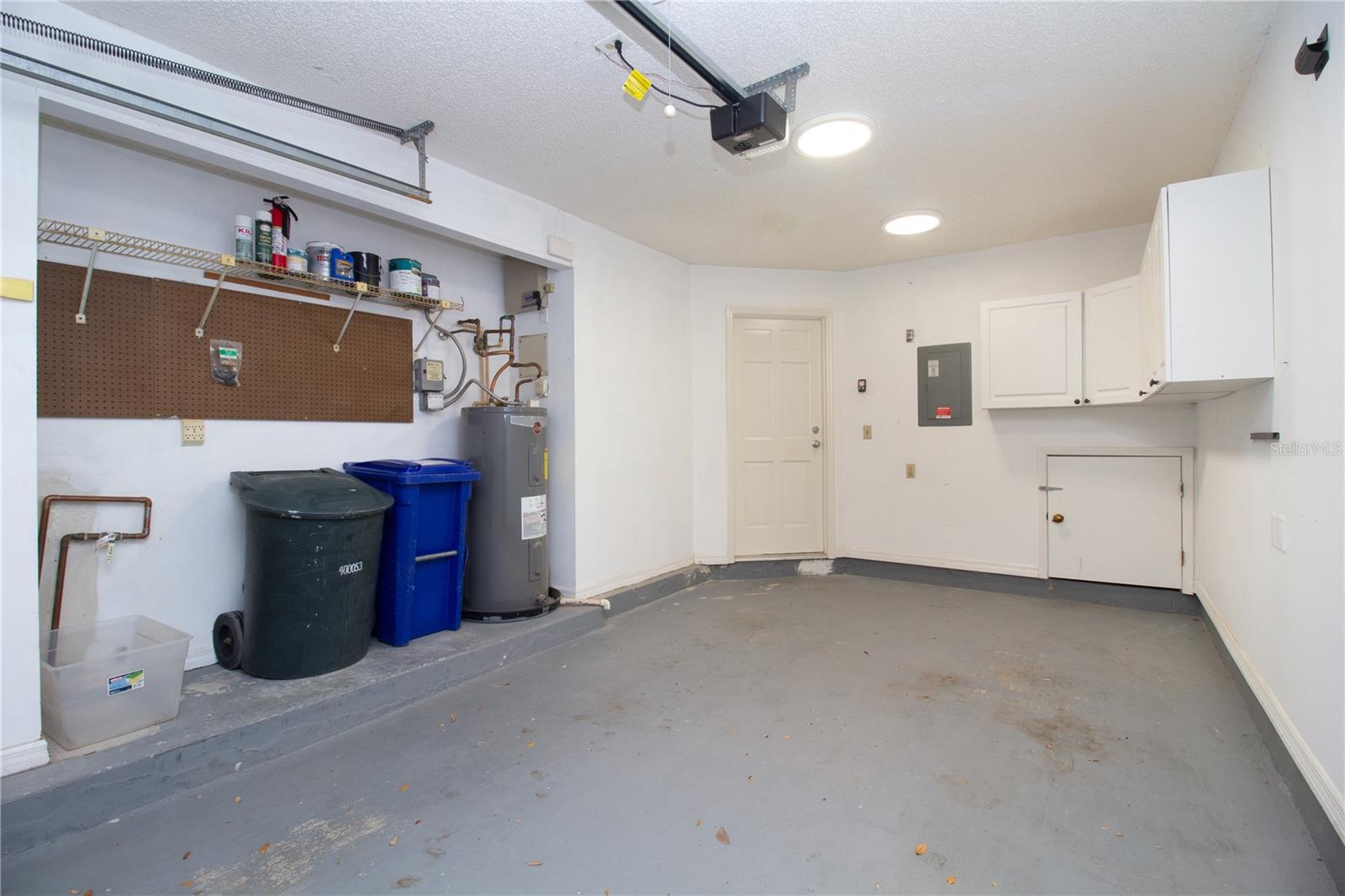 LAUREL OAKS AT COUNTRY WOODS CONDO - Residential
