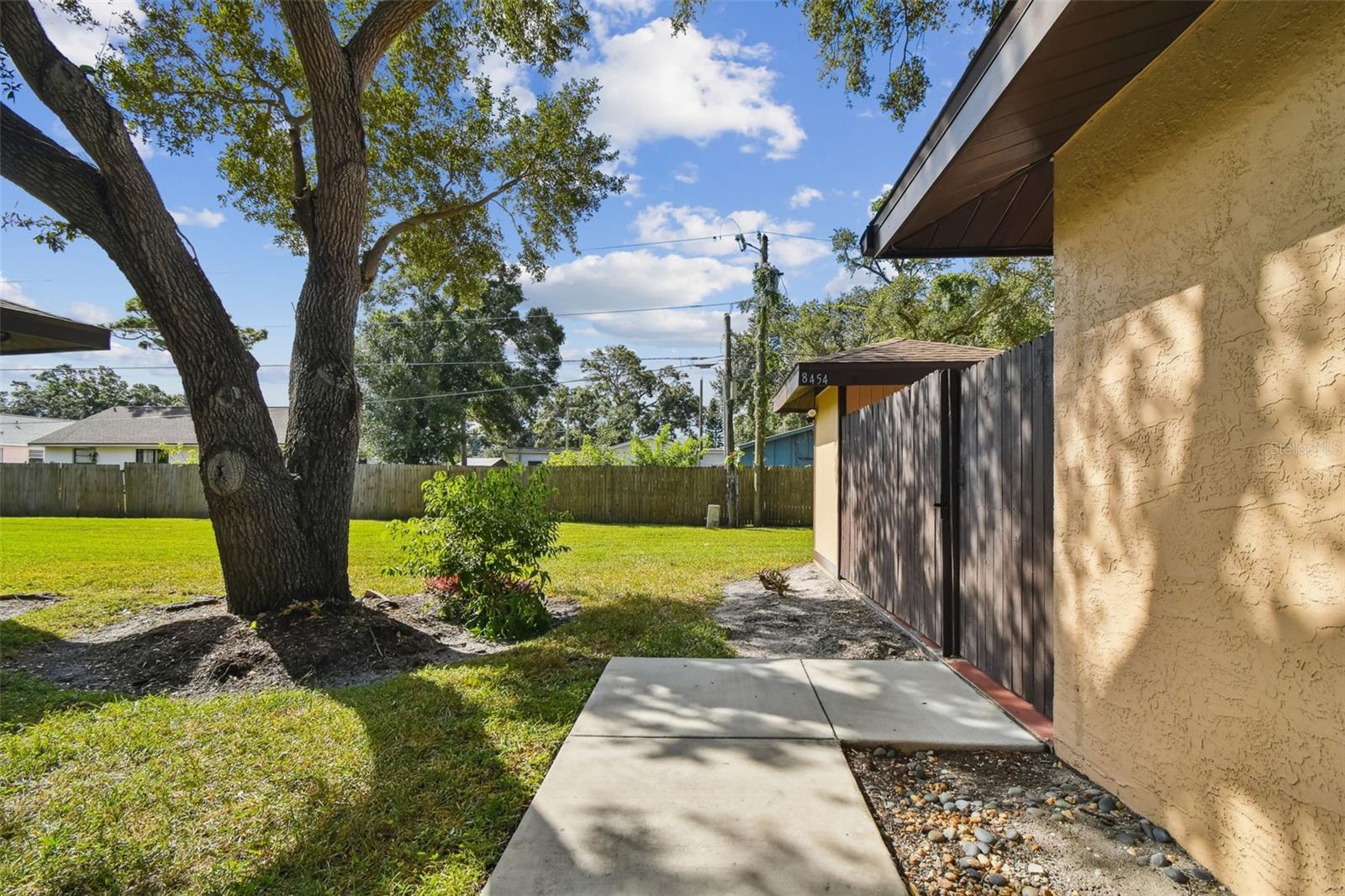 VILLAS OF PINELLAS FARMS CONDO - Residential