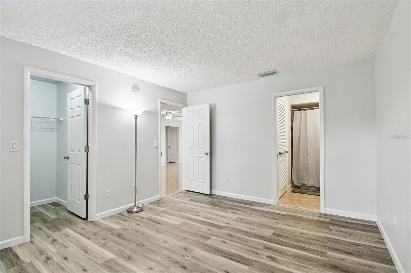 VILLAS OF PINELLAS FARMS CONDO - Residential