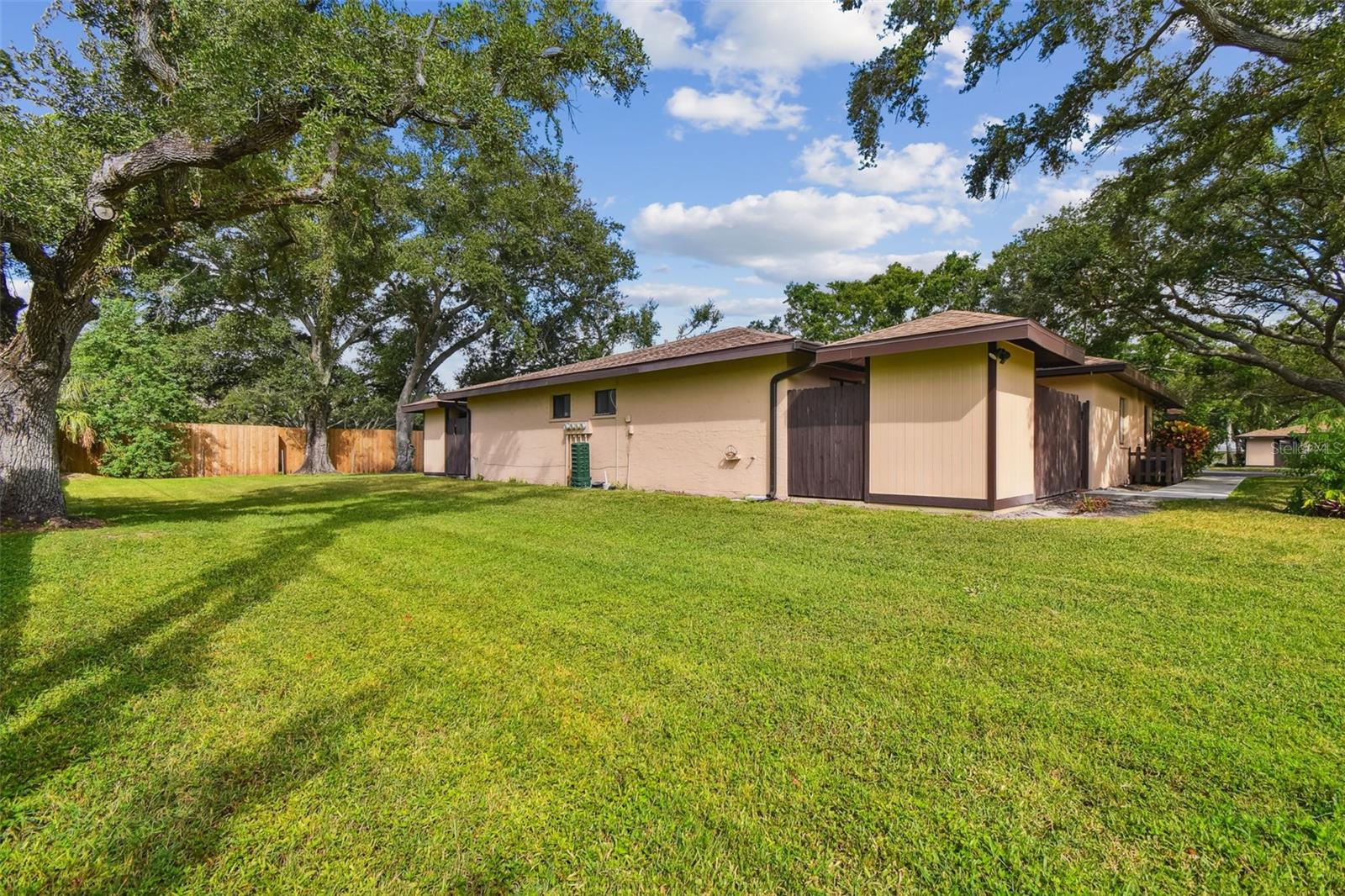 VILLAS OF PINELLAS FARMS CONDO - Residential