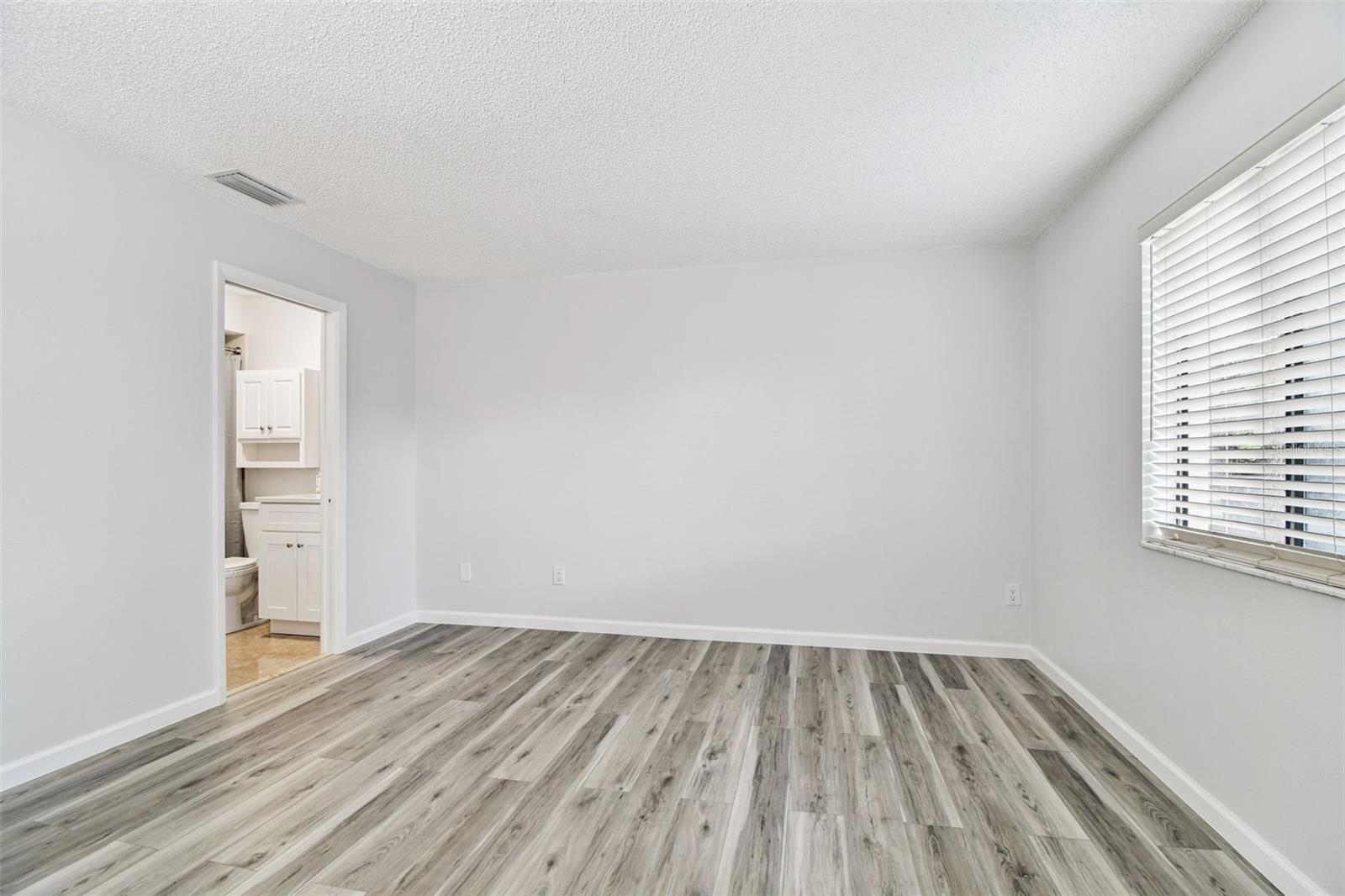 VILLAS OF PINELLAS FARMS CONDO - Residential