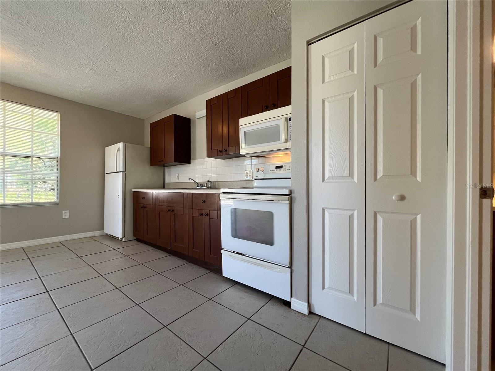 LAKE WORRELL - Residential Lease