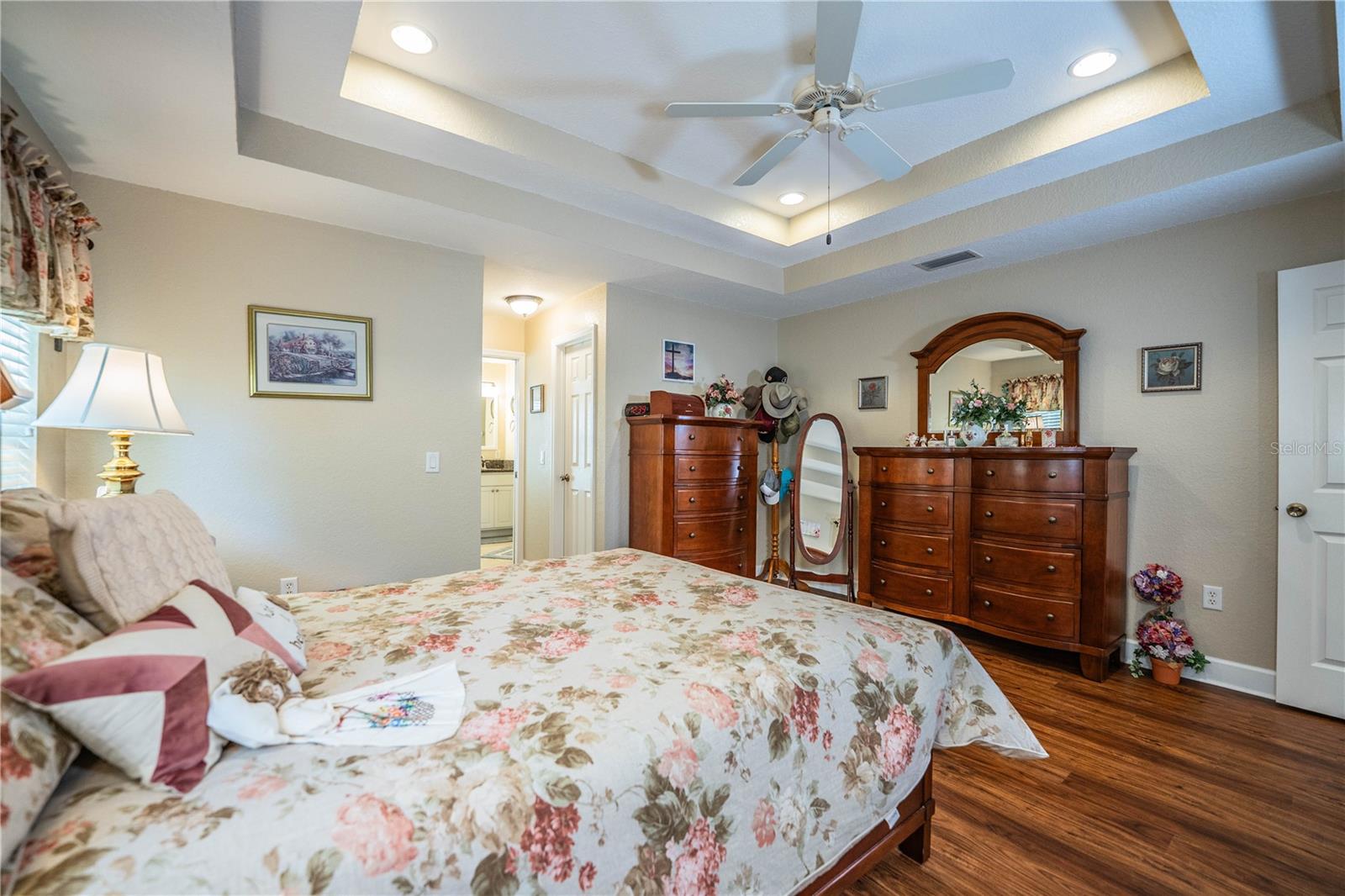 WRIGHT ESTATES - Residential