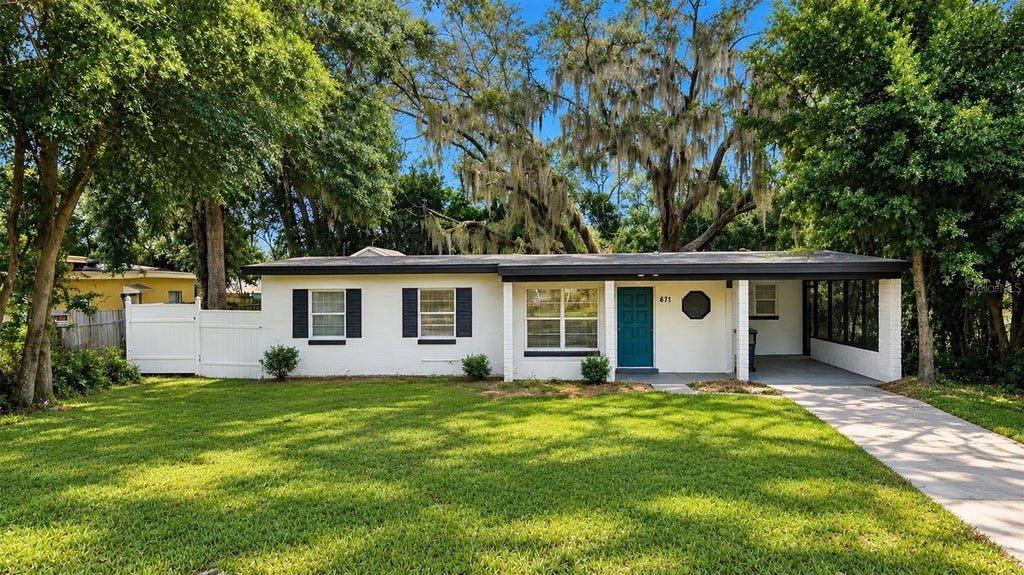 Photo of 906 San Domingo Road, Orlando, FL 32808 (MLS # O6442658)