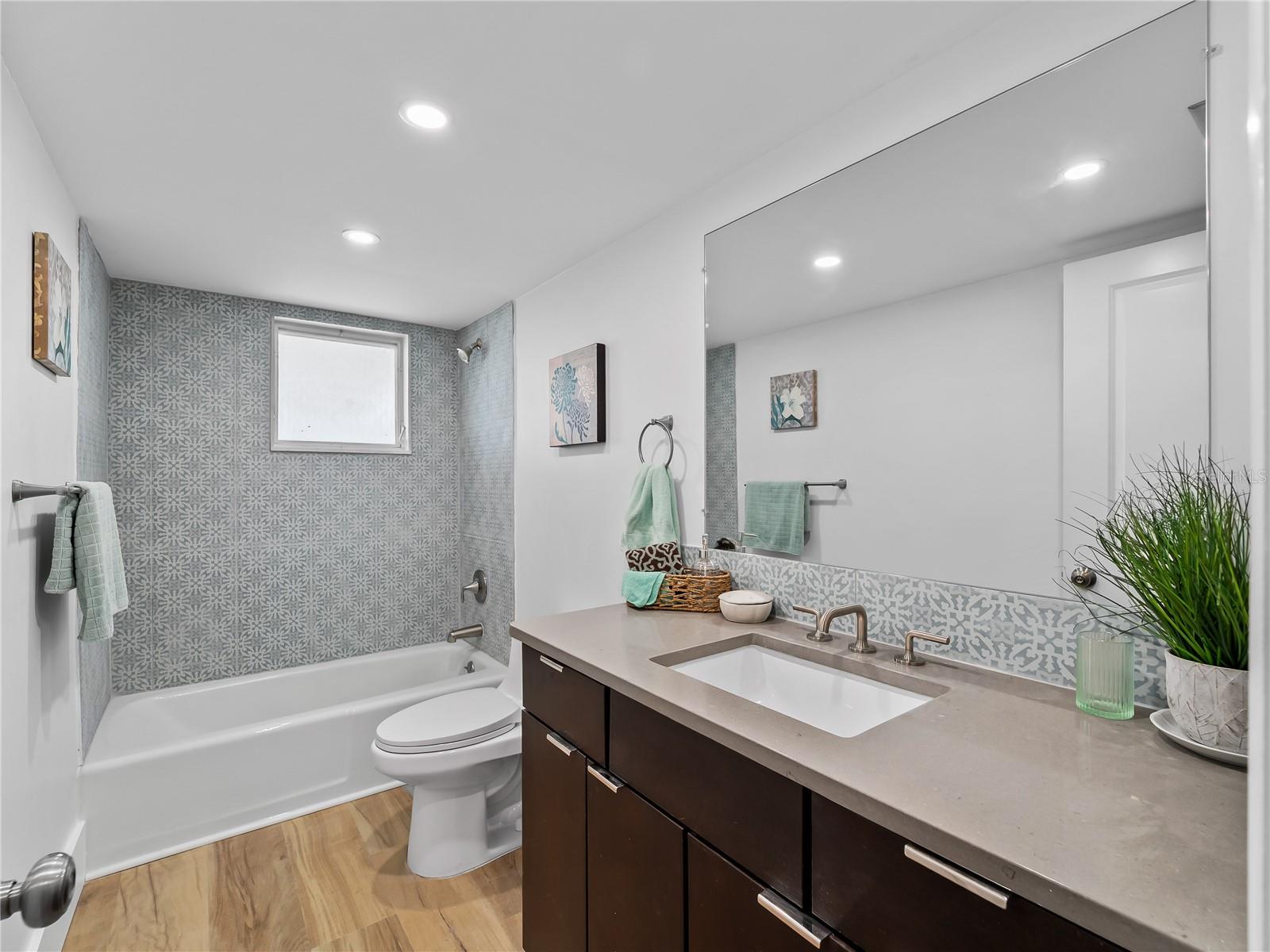 BEACH MANOR VILLAS - Residential