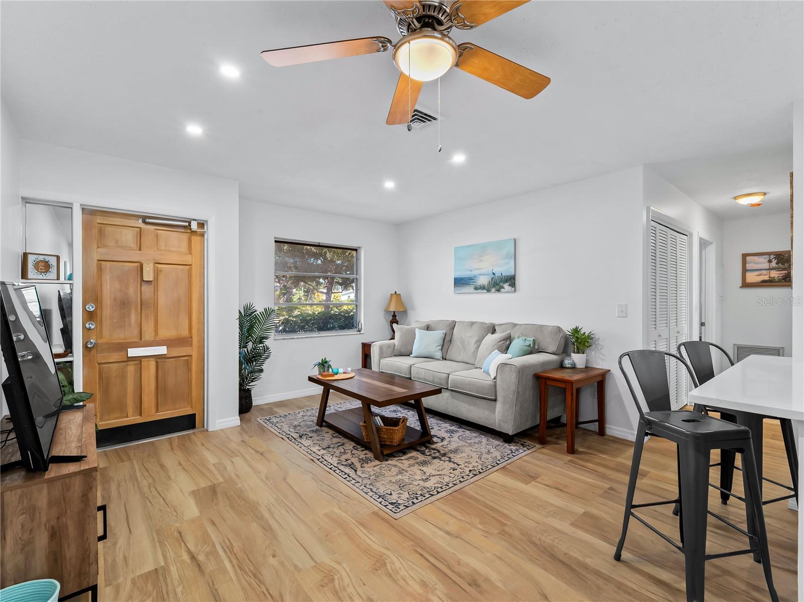 BEACH MANOR VILLAS - Residential