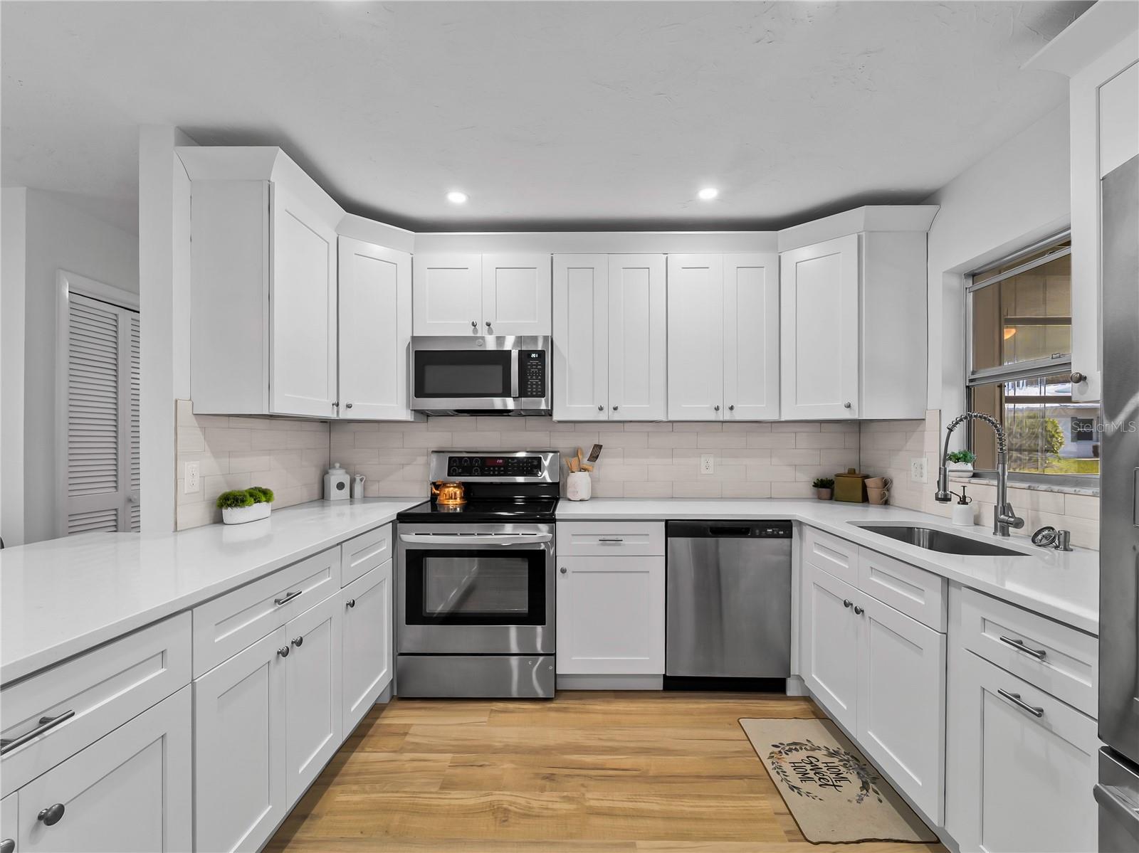 BEACH MANOR VILLAS - Residential