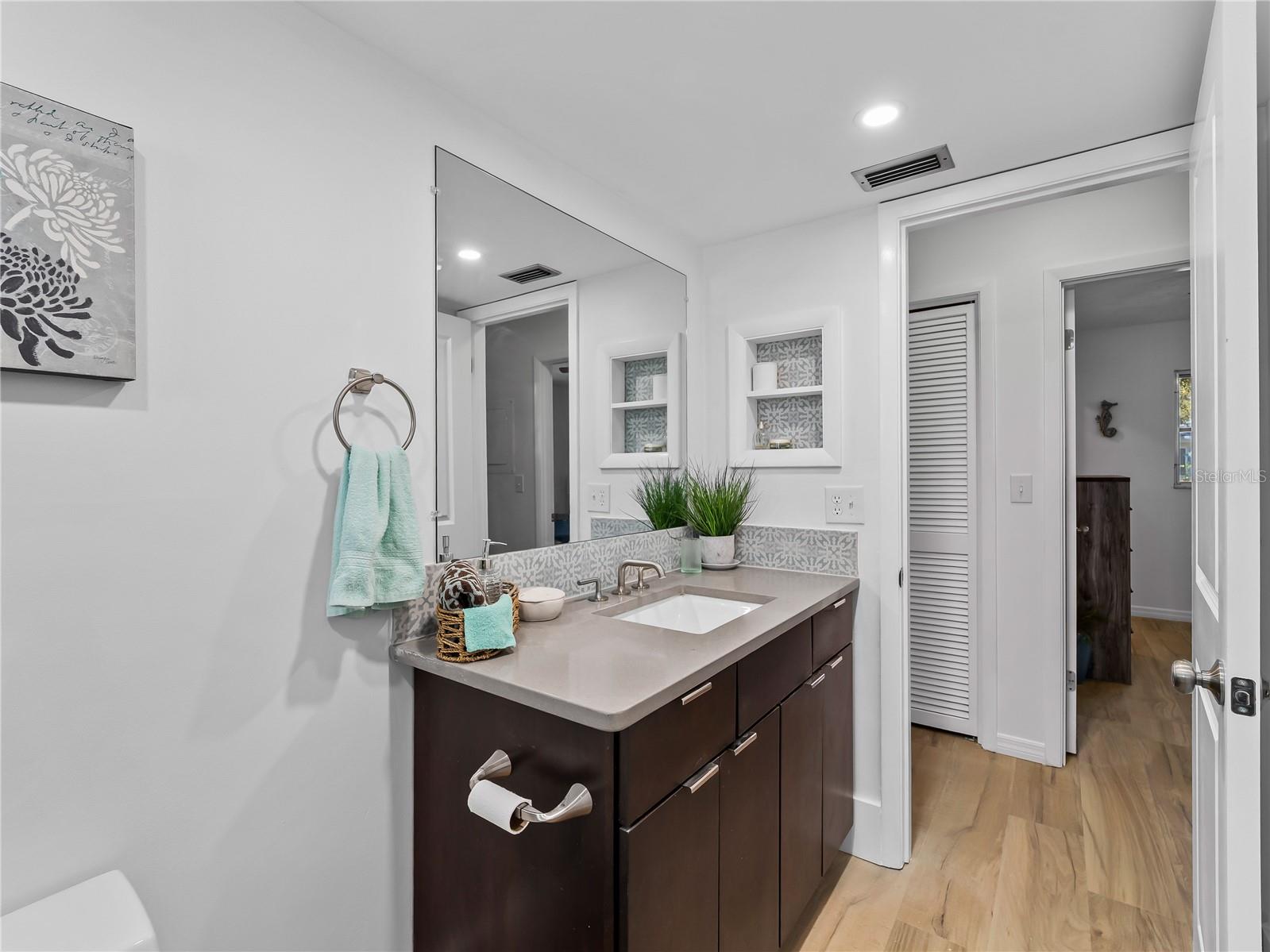 BEACH MANOR VILLAS - Residential