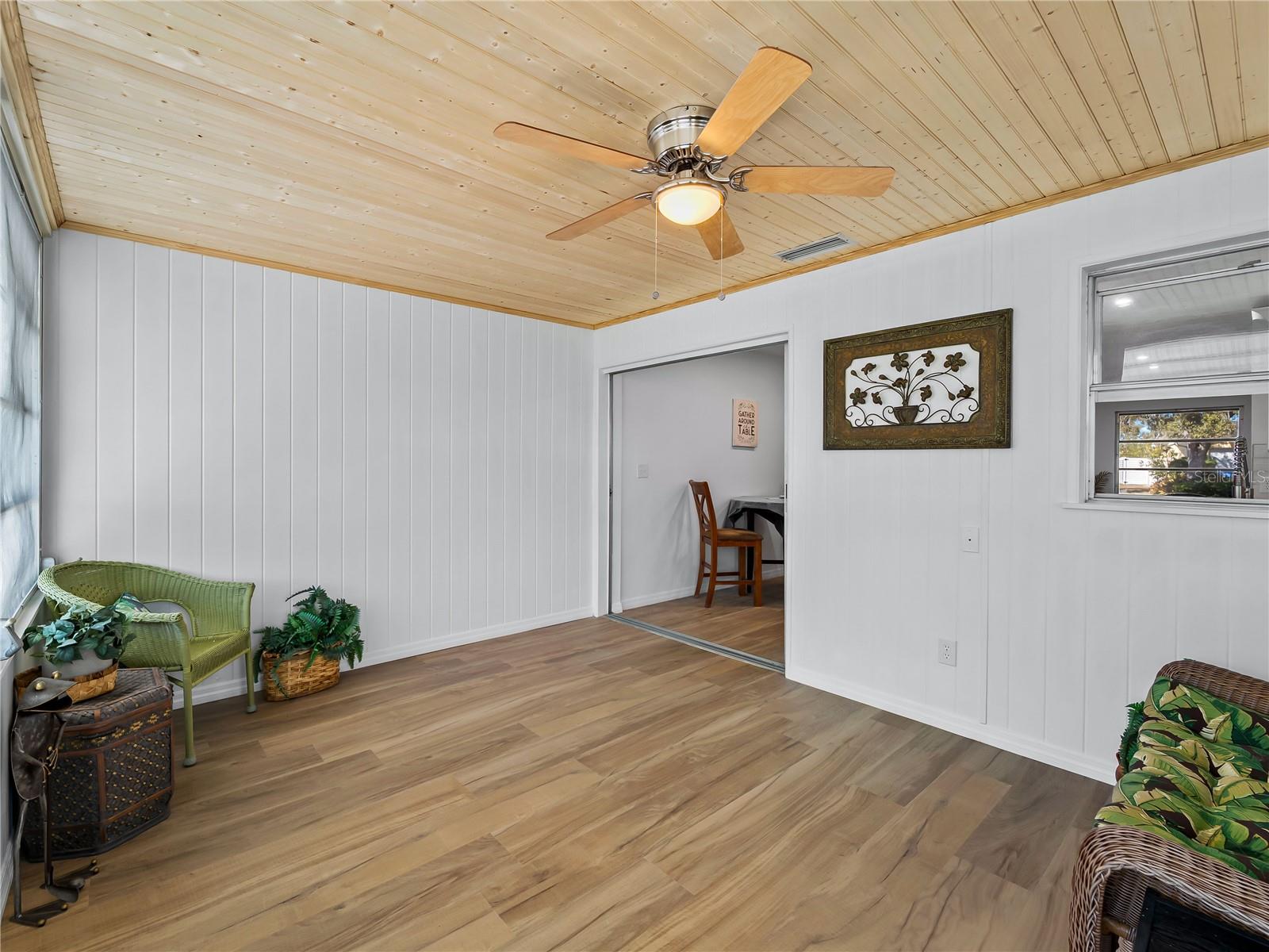 BEACH MANOR VILLAS - Residential