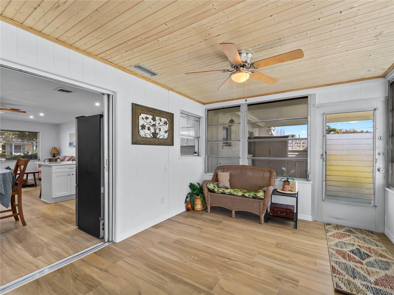 BEACH MANOR VILLAS - Residential