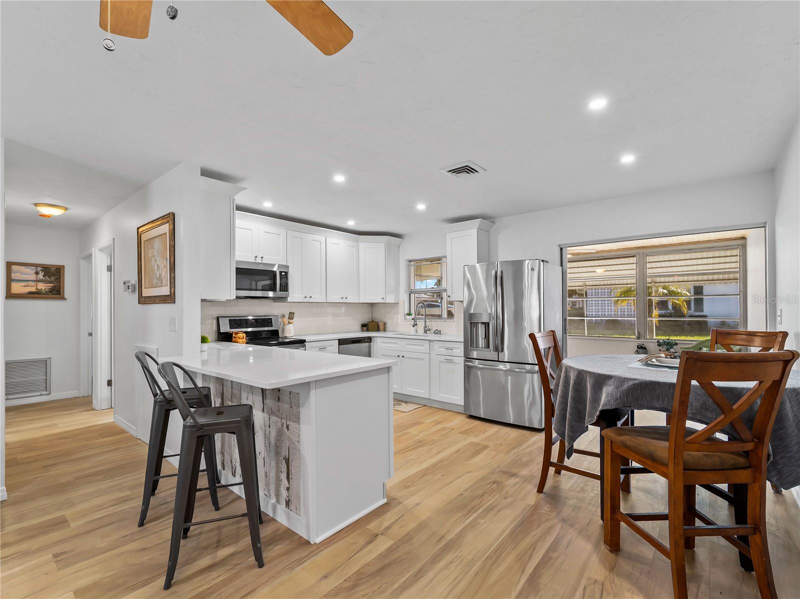 BEACH MANOR VILLAS - Residential