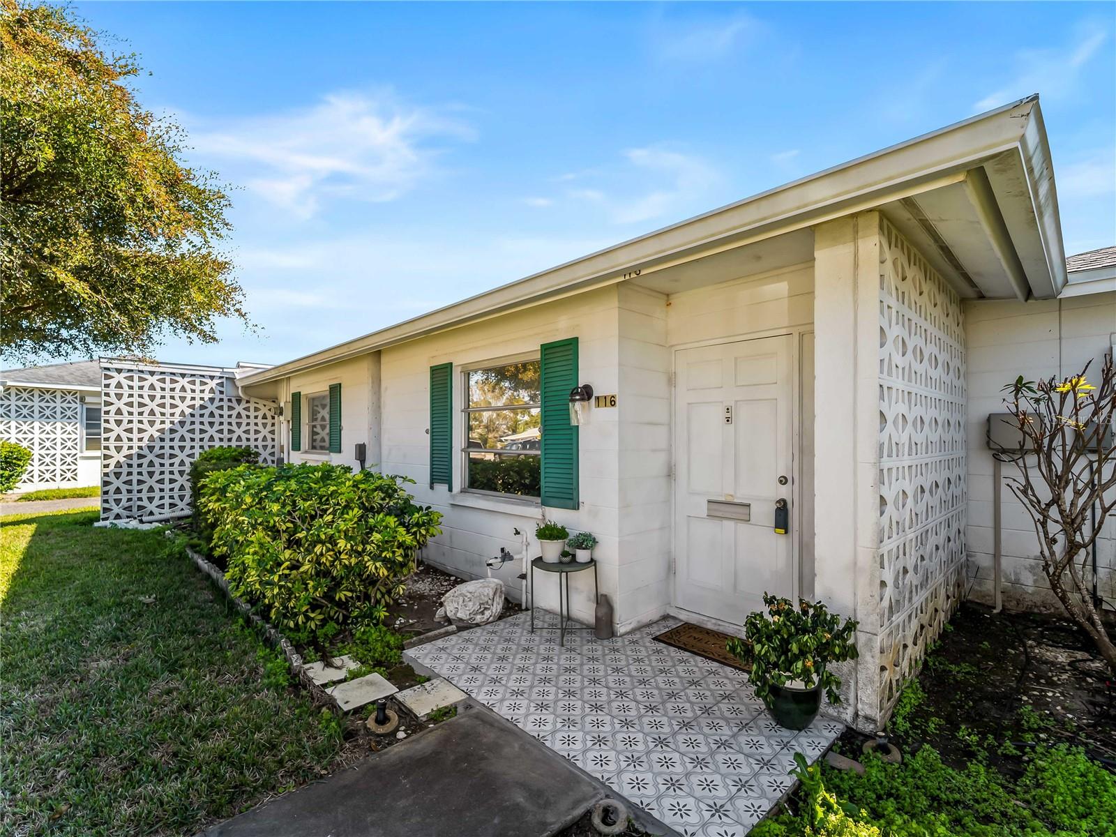 BEACH MANOR VILLAS - Residential