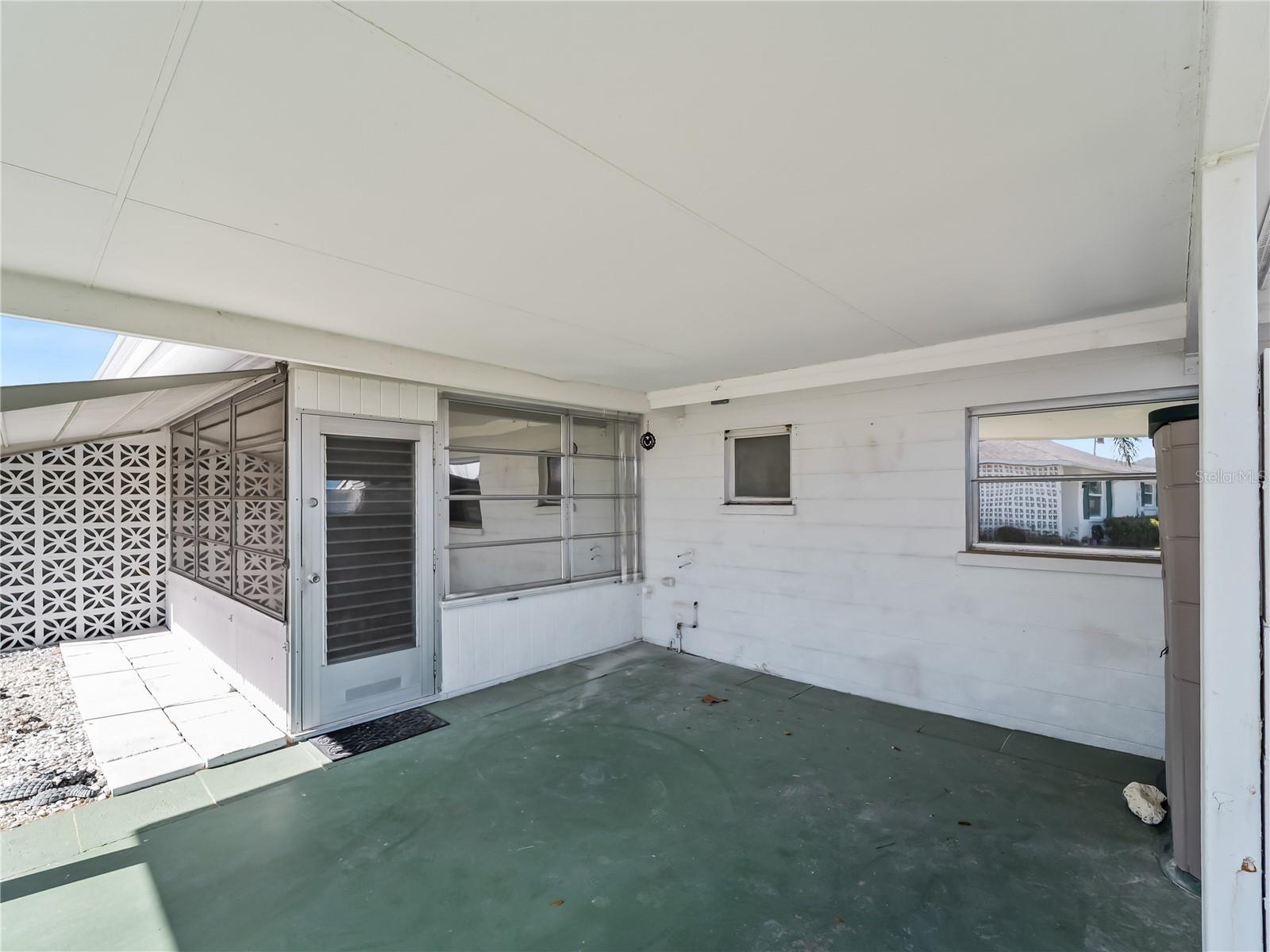 BEACH MANOR VILLAS - Residential