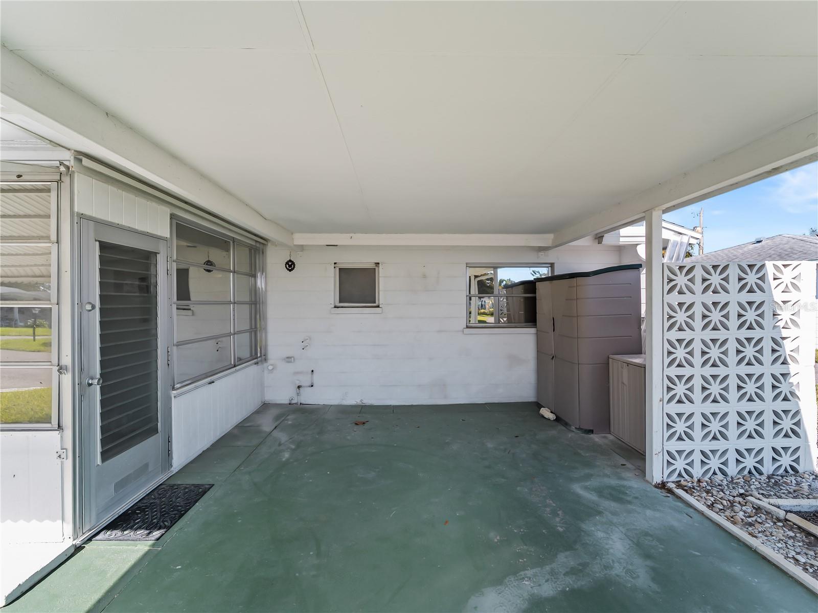 BEACH MANOR VILLAS - Residential