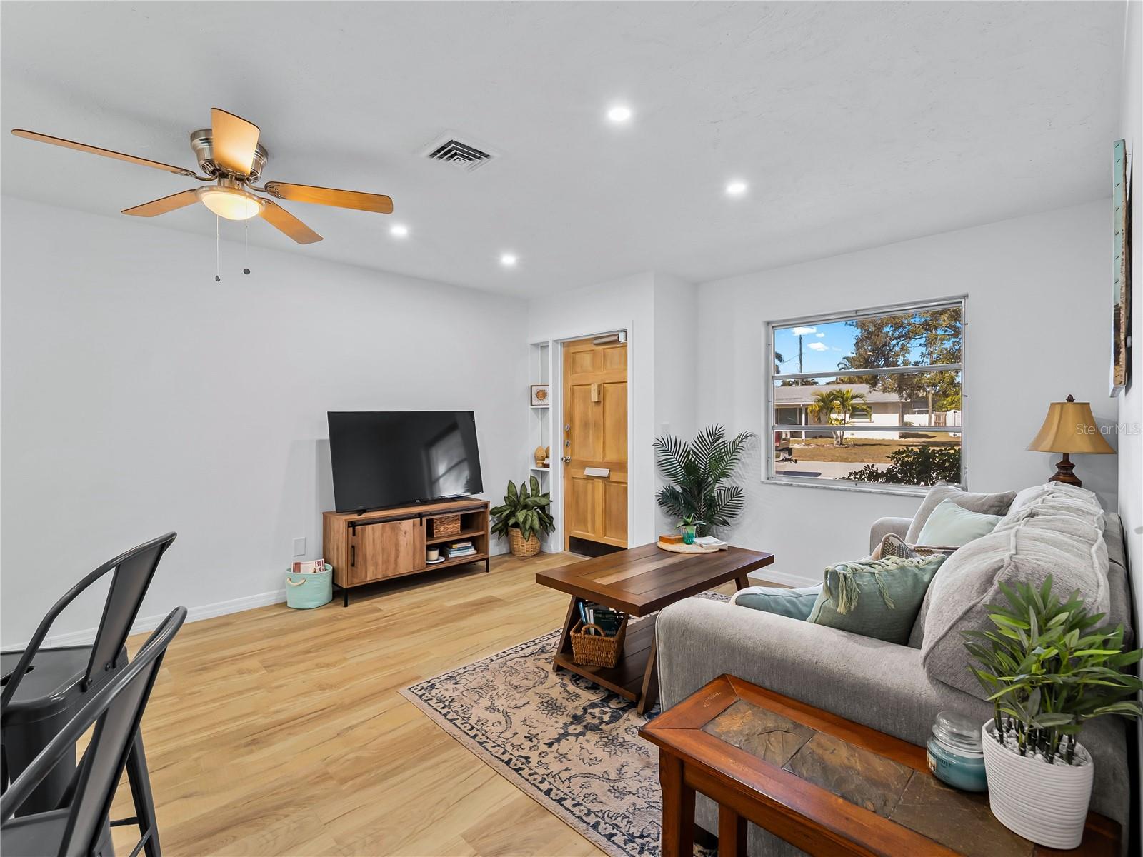 BEACH MANOR VILLAS - Residential