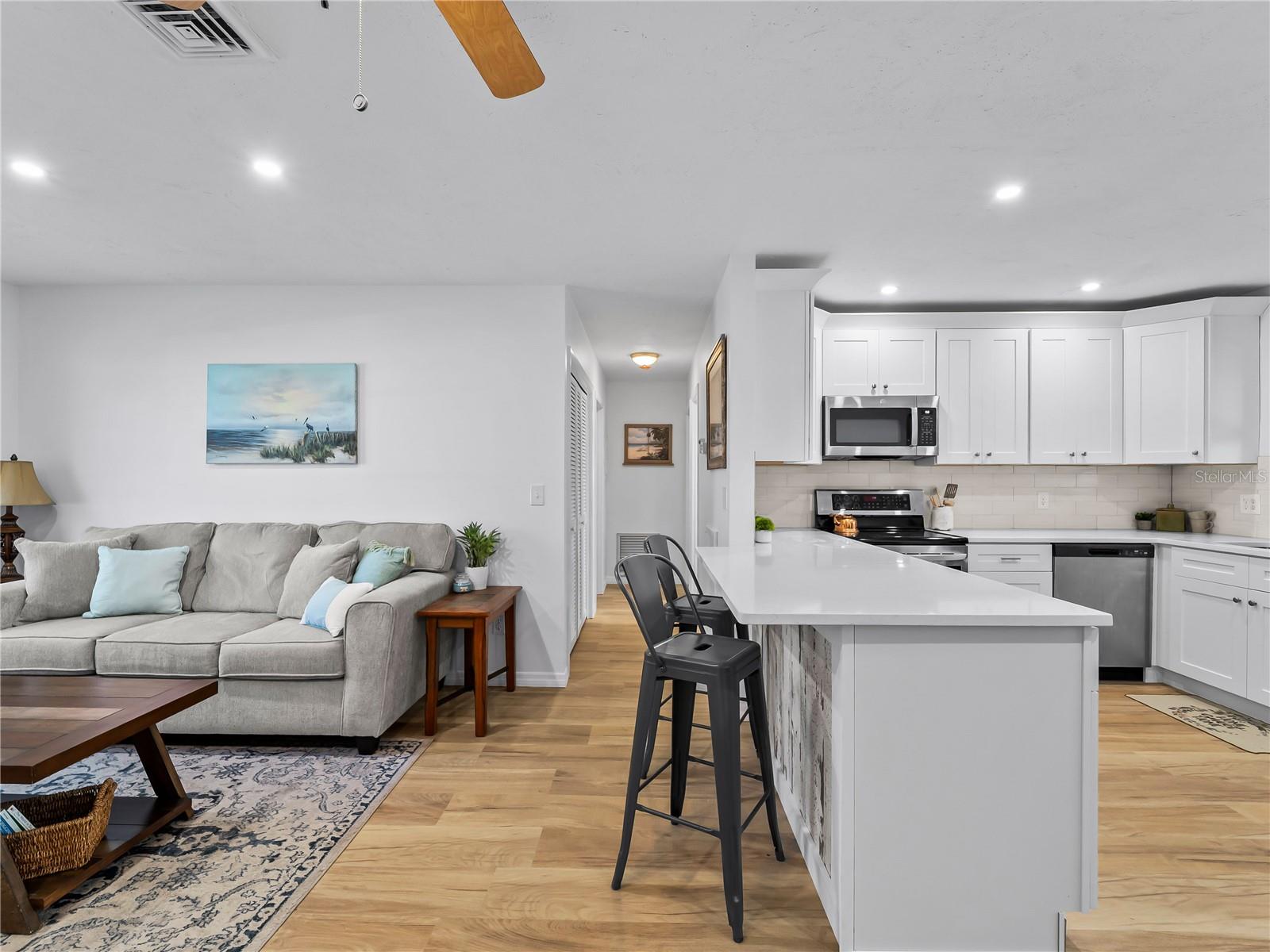 BEACH MANOR VILLAS - Residential