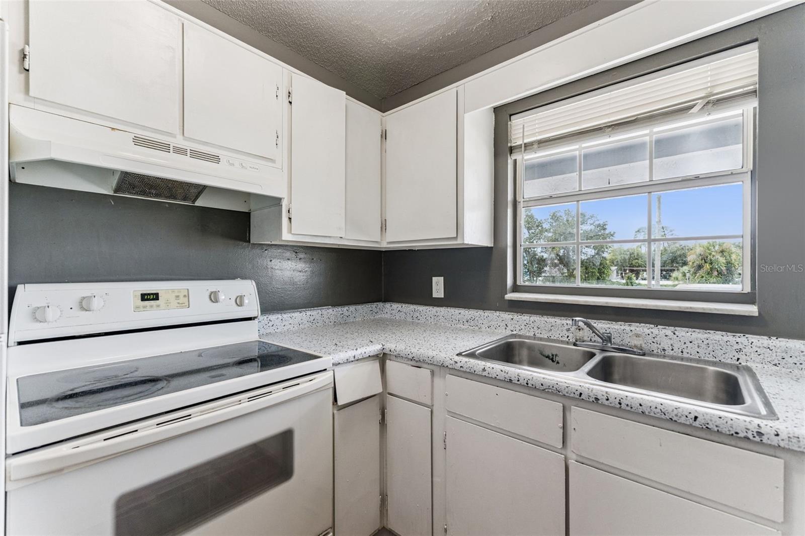 PINE CREST ADD HOLLY HILL - Residential Lease
