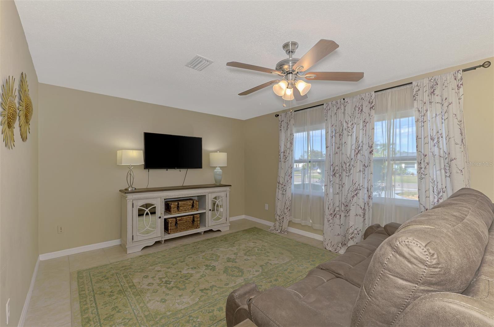 SOUTH VENICE - Residential