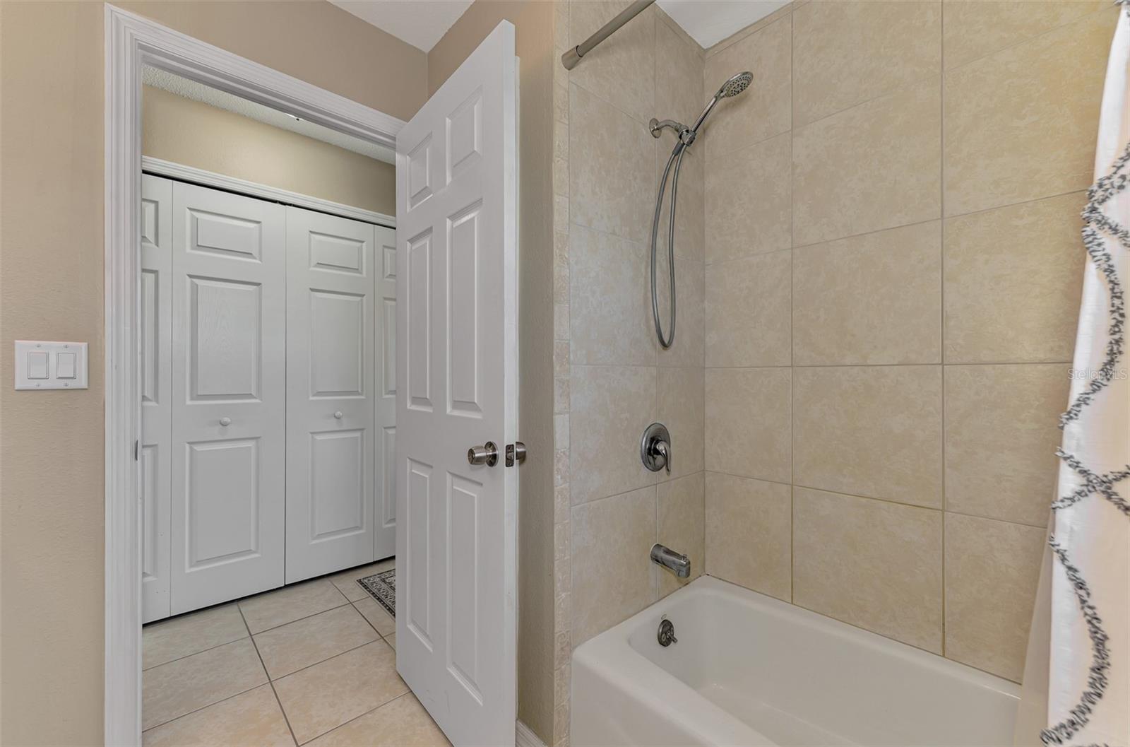 SOUTH VENICE - Residential