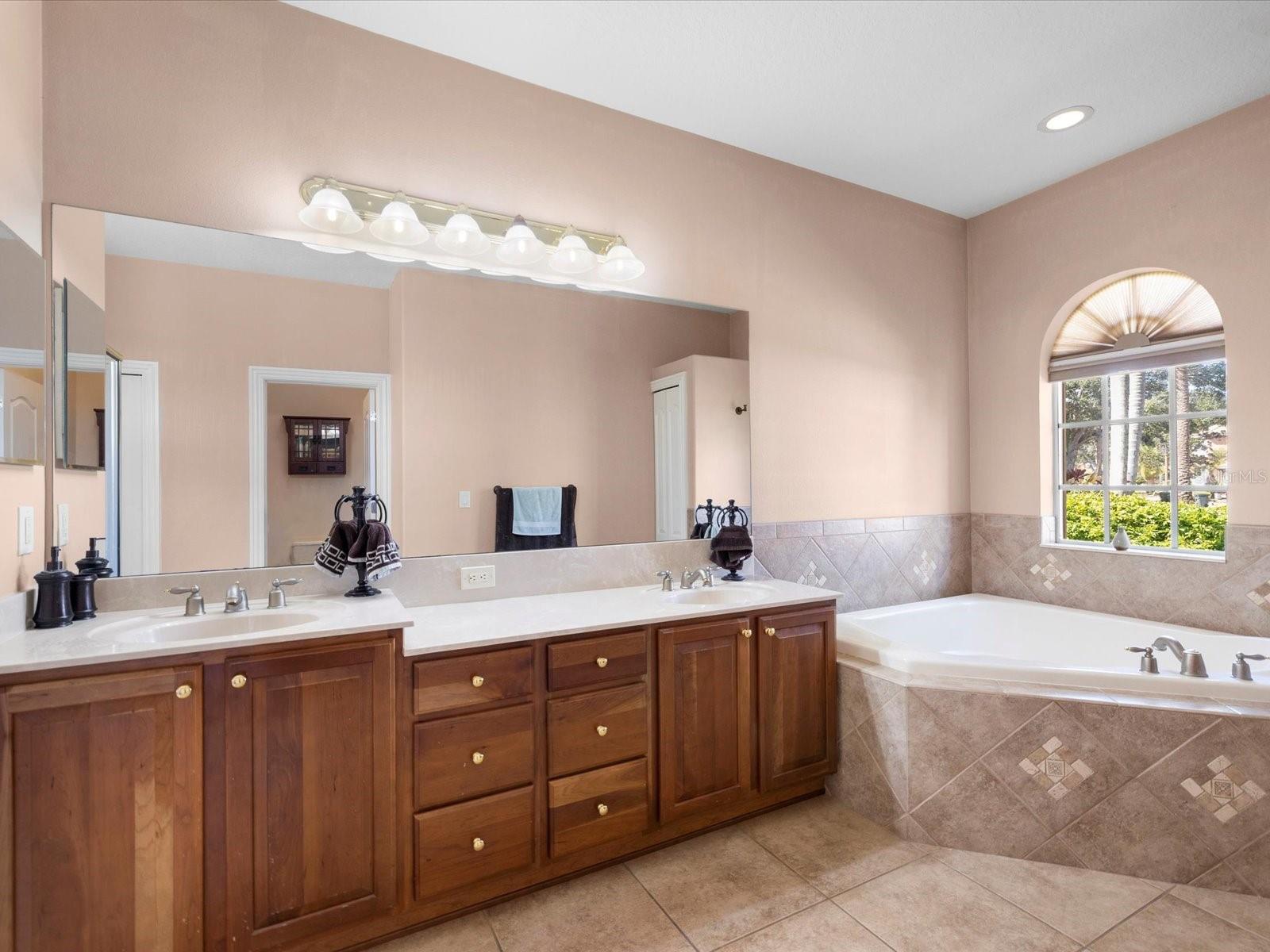 CHAMPIONS CLUB - Residential