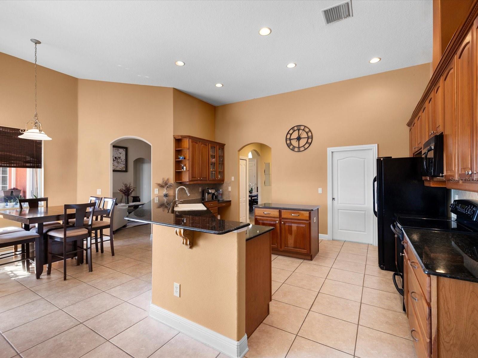 CHAMPIONS CLUB - Residential