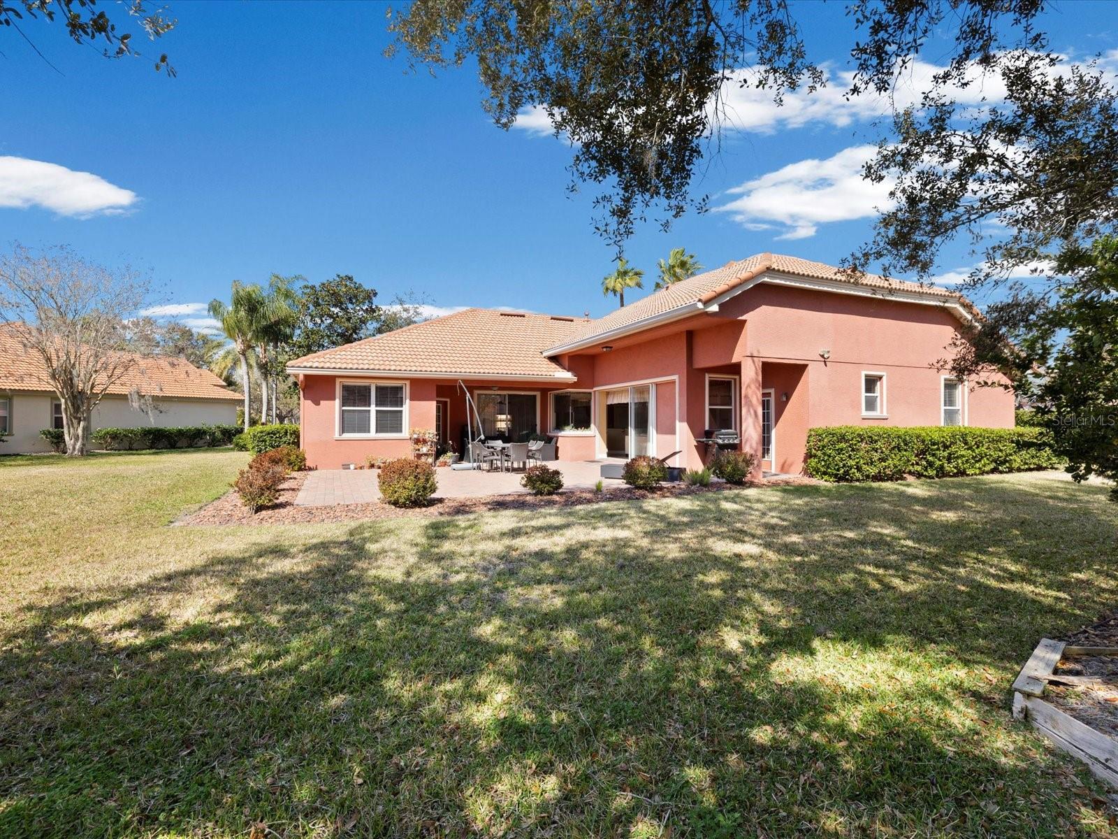 CHAMPIONS CLUB - Residential