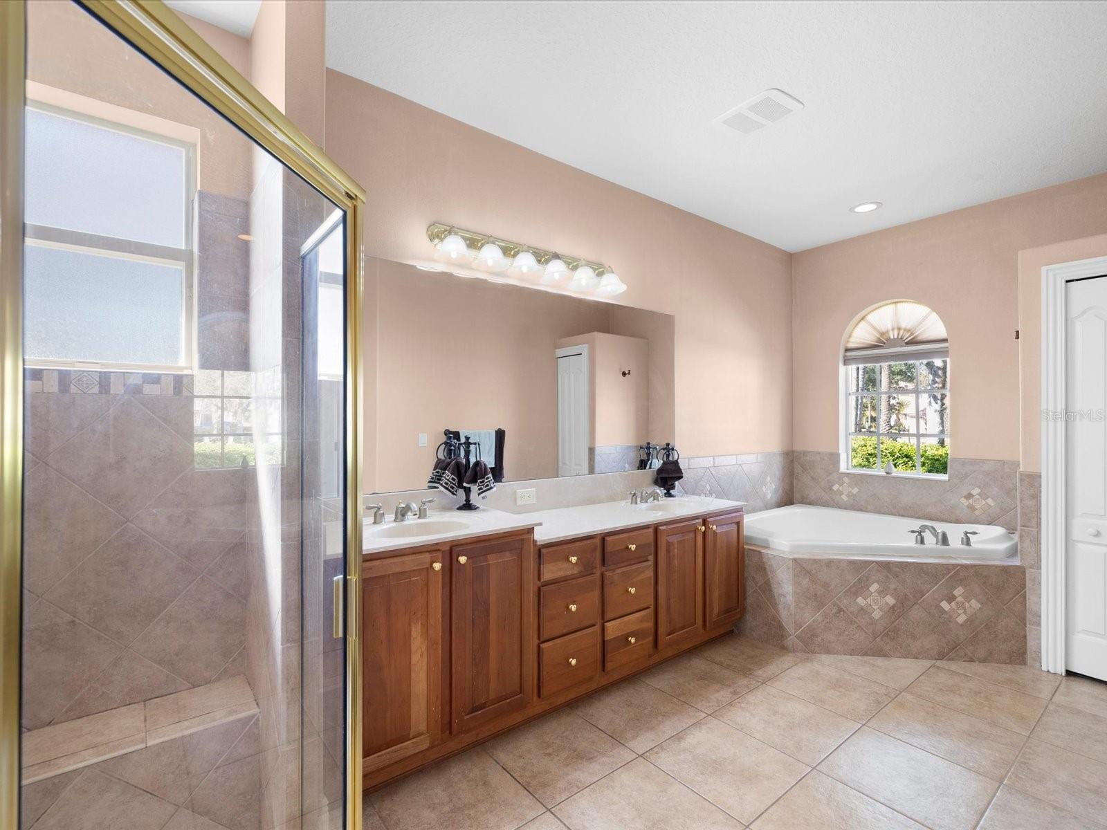 CHAMPIONS CLUB - Residential