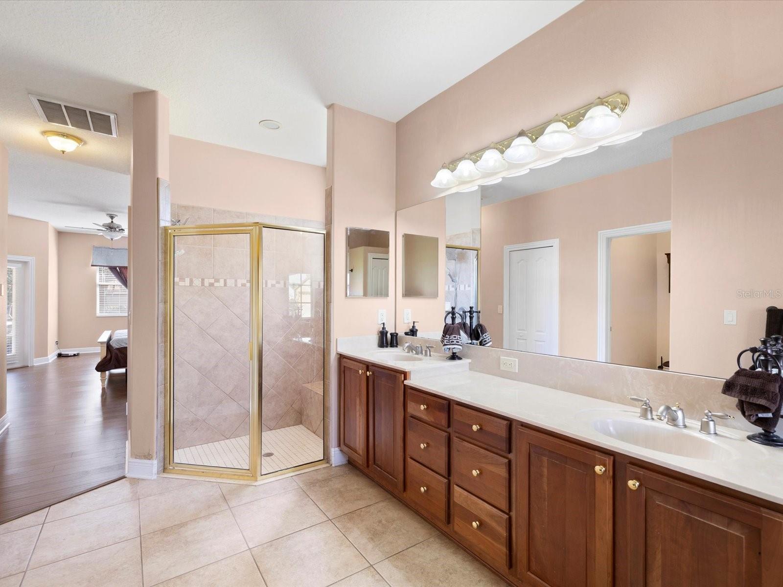 CHAMPIONS CLUB - Residential