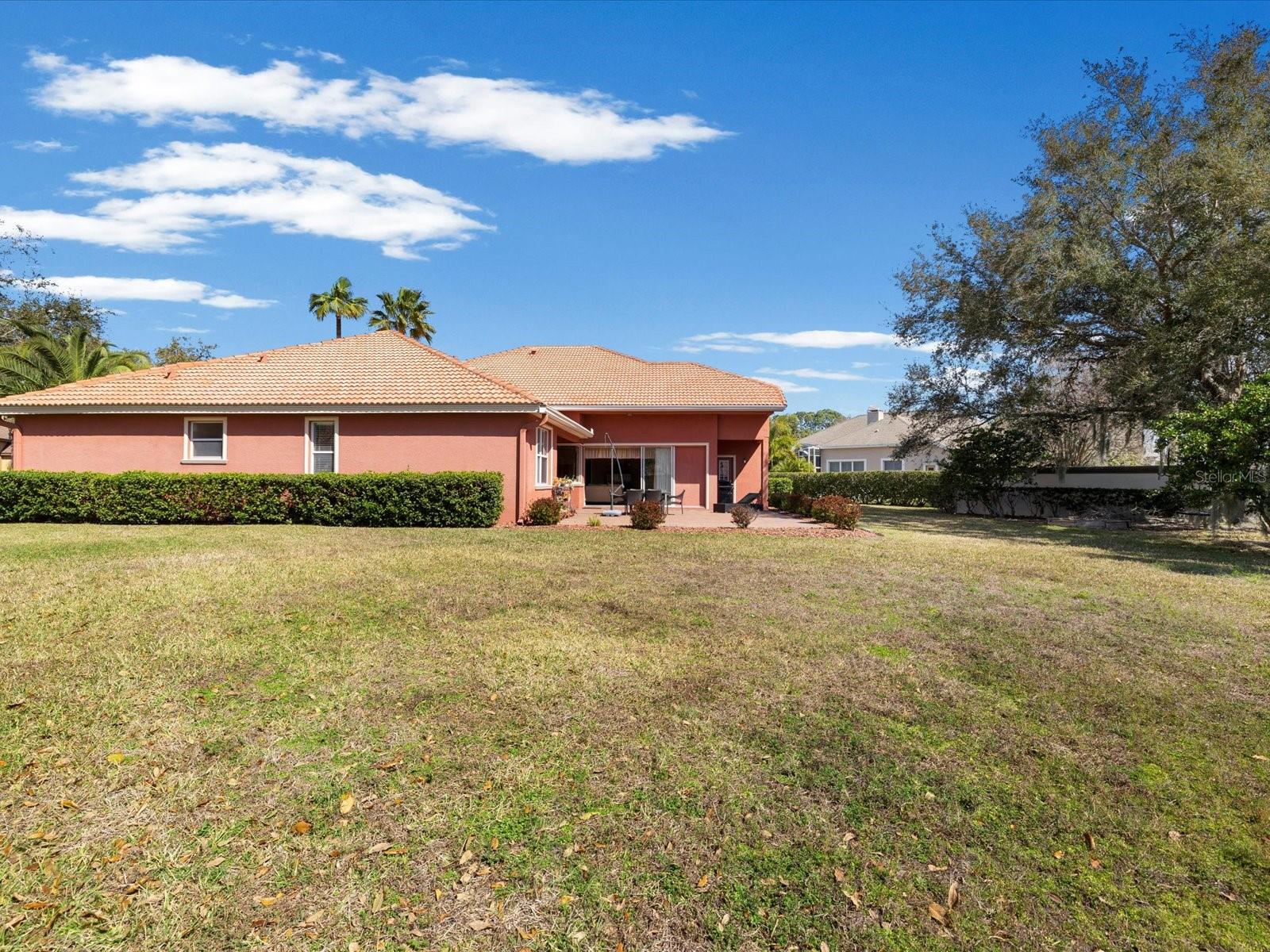 CHAMPIONS CLUB - Residential